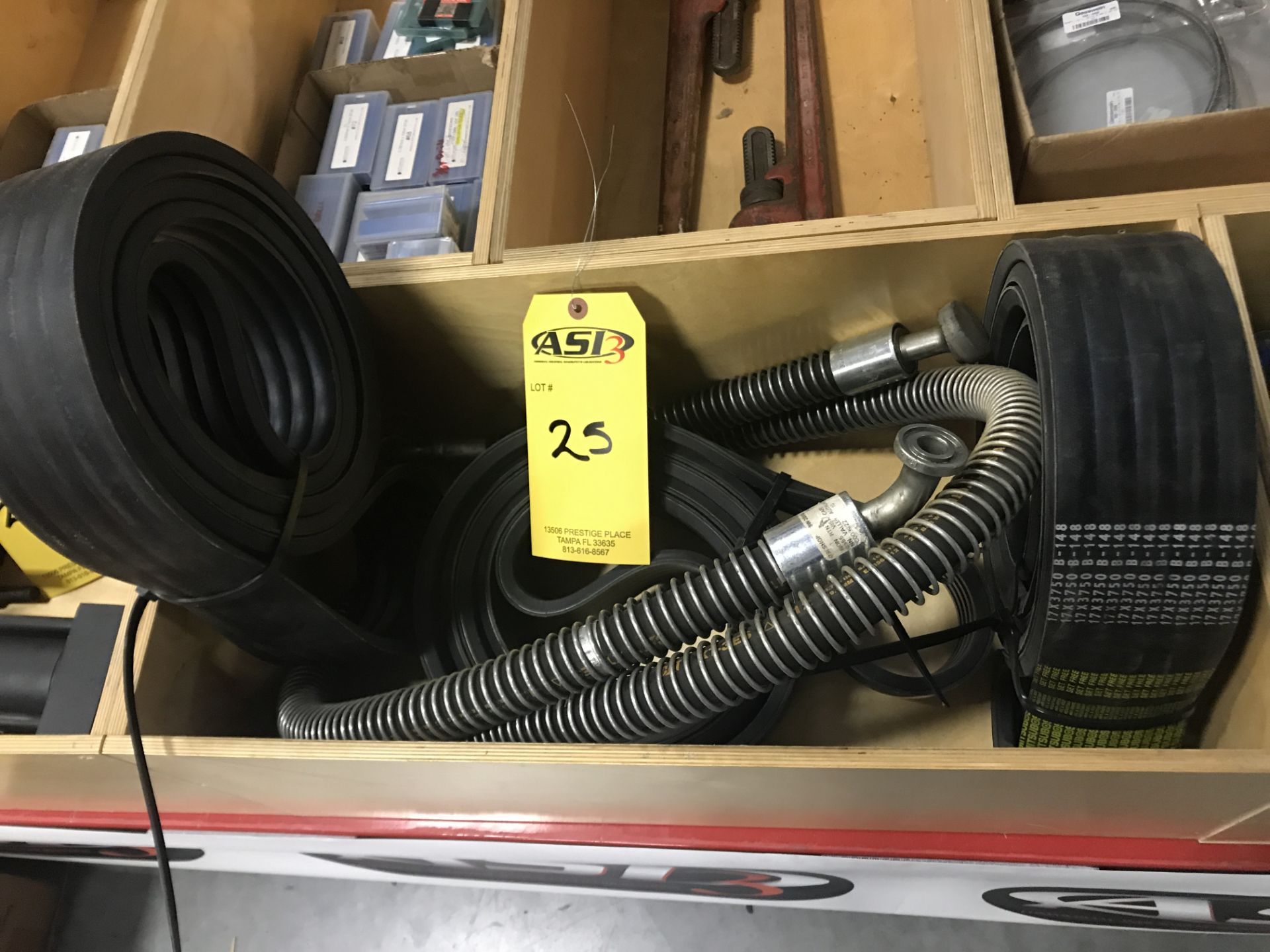 TWO CATERPILLAR XT-3ES-12 HYDRAULIC HOSES & THREE OIL AND HEAT RESISTANT MITSUBOSHI BELTS (NEW)