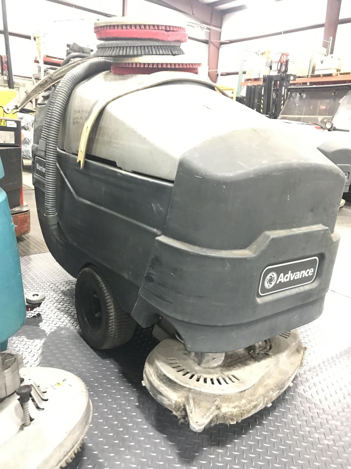 TENNANT ADVANCE WARRIOR ST. FLOOR SWEEPER/SCRUBBER, 623.1 HOURS SHOWING - Image 4 of 5