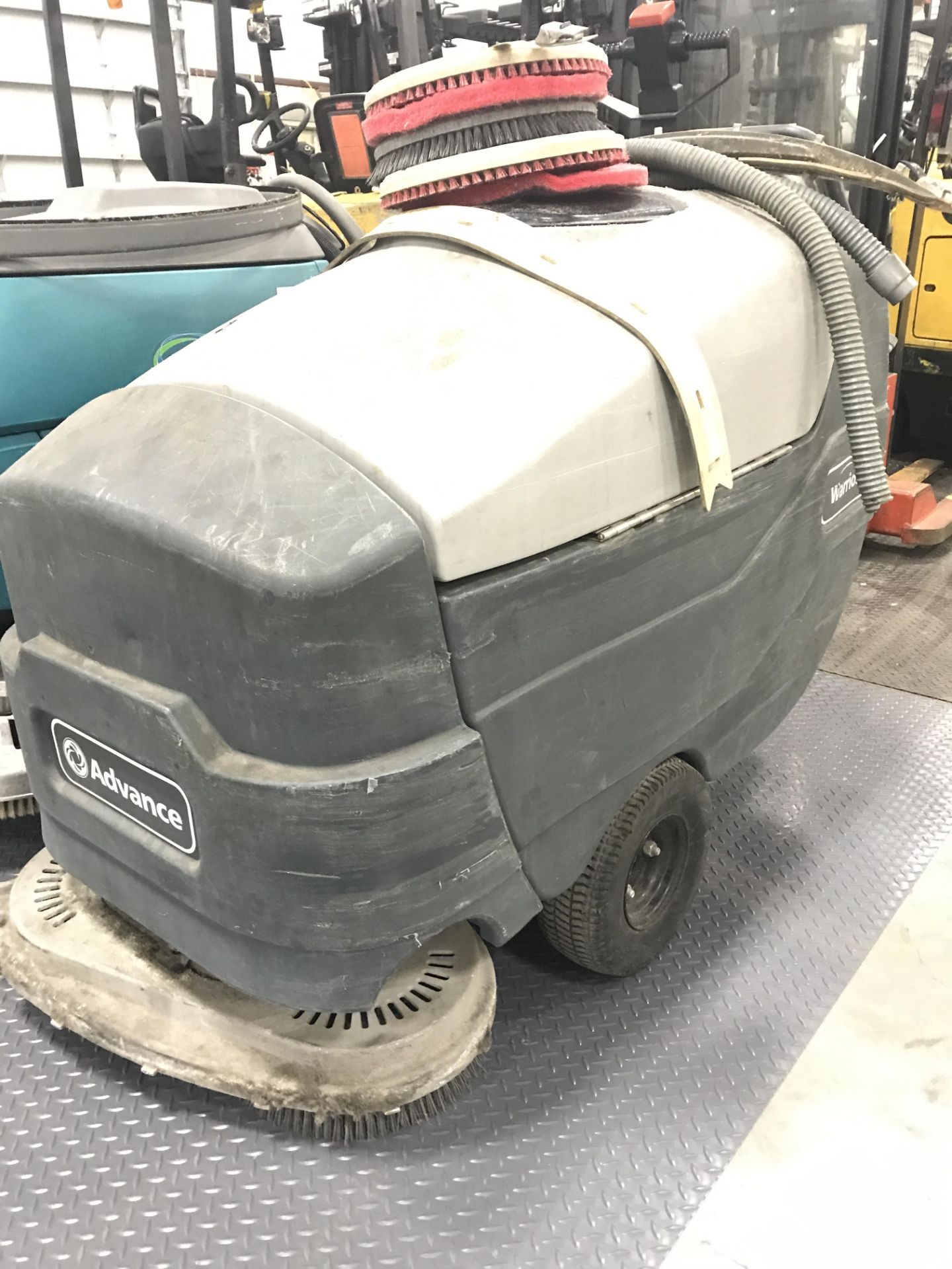 TENNANT ADVANCE WARRIOR ST. FLOOR SWEEPER/SCRUBBER, 623.1 HOURS SHOWING