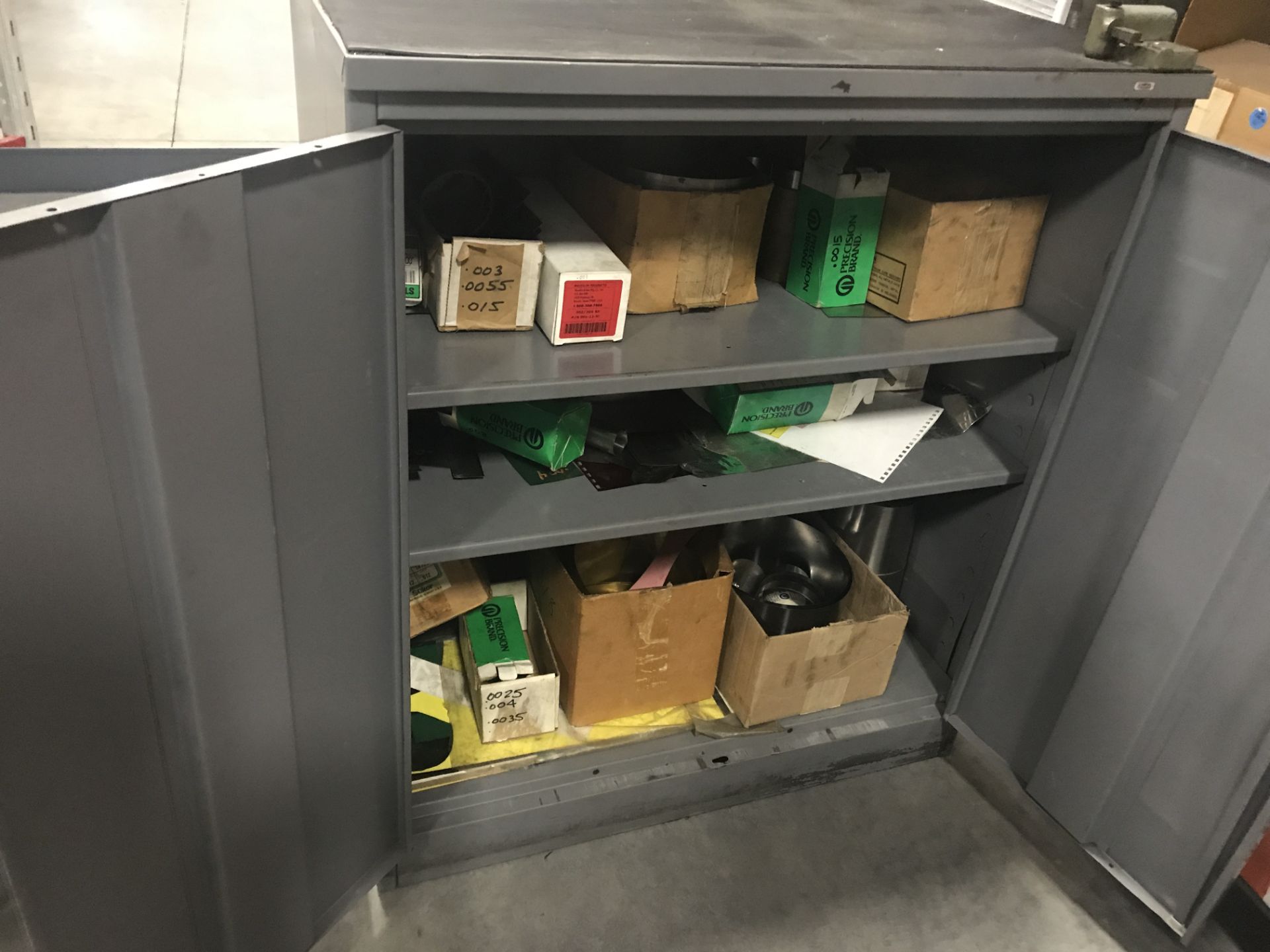 TOOL/STORAGE CABINET (GRAY) - Image 2 of 3