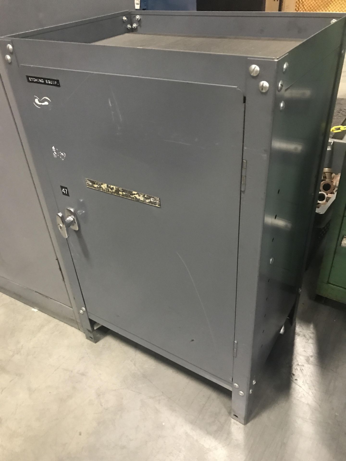TOOL/STORAGE CABINET W/ CONTENTS