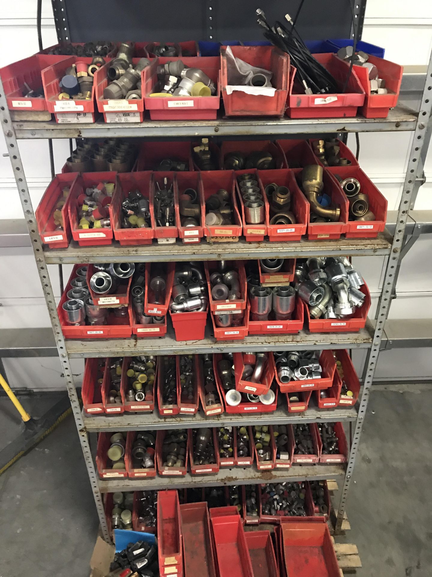 HUNDREDS OF NEW ASSORTED HYDRAULIC FITTINGS ON STEEL SHELF. - Image 2 of 11