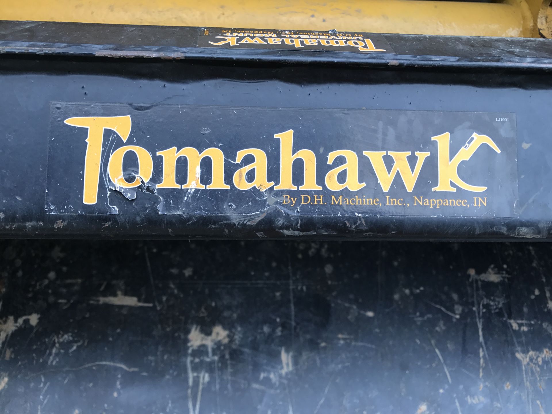 SEE VIDEO** JOHN DEERE 240 SKID STEER W/ 66" TOMAHAWK BUCKET & SET OF FORKS - Image 6 of 11