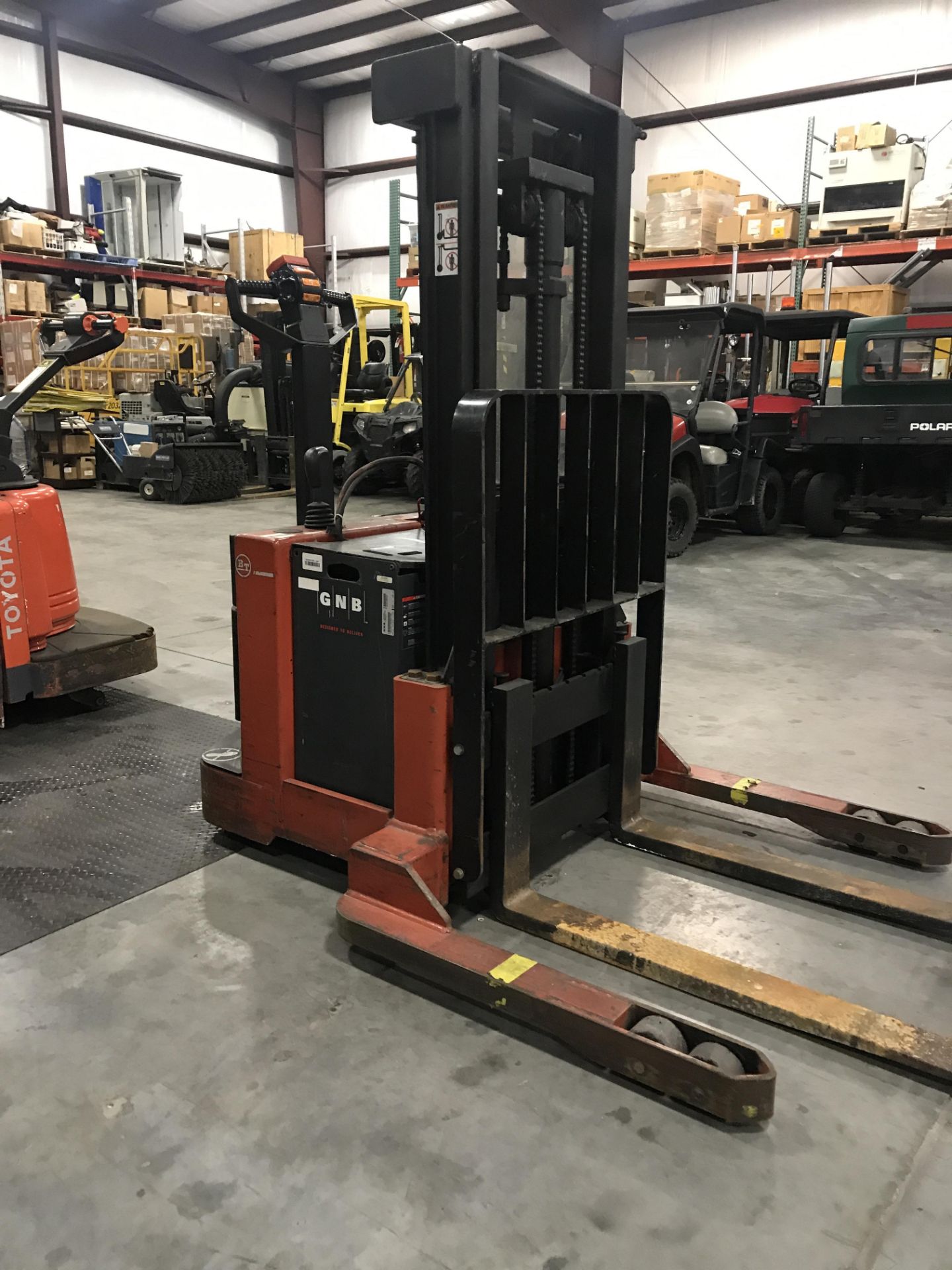 WSX WALK BEHIND LIFT MODEL WSX30, ELECTRIC, 24V, 3,000 LB LIFT CAP. 104" HEIGHT CAP. - Image 3 of 5