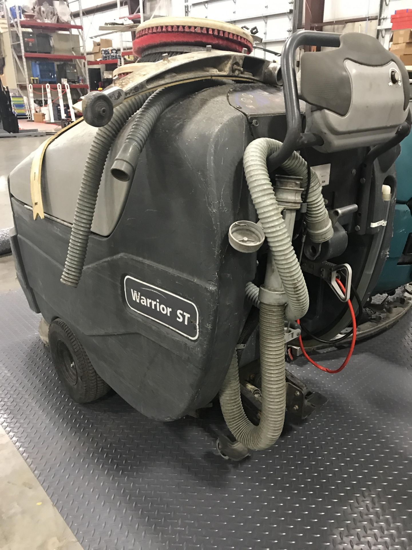 TENNANT ADVANCE WARRIOR ST. FLOOR SWEEPER/SCRUBBER, 623.1 HOURS SHOWING - Image 2 of 5