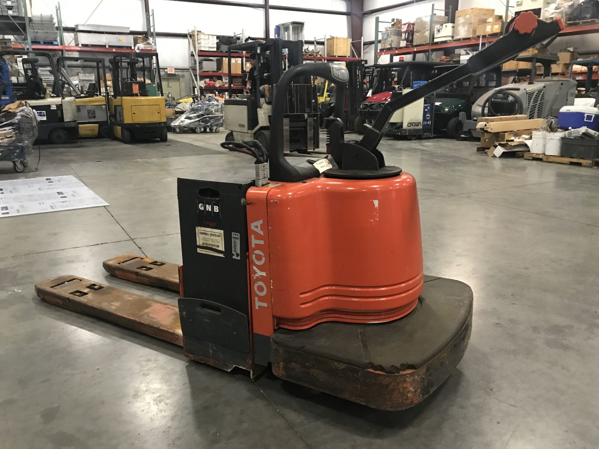 SEE VIDEO** TOYOTA 6,000 LB WALK BEHIND LIFT, ELECTRIC, MOD. HBE30