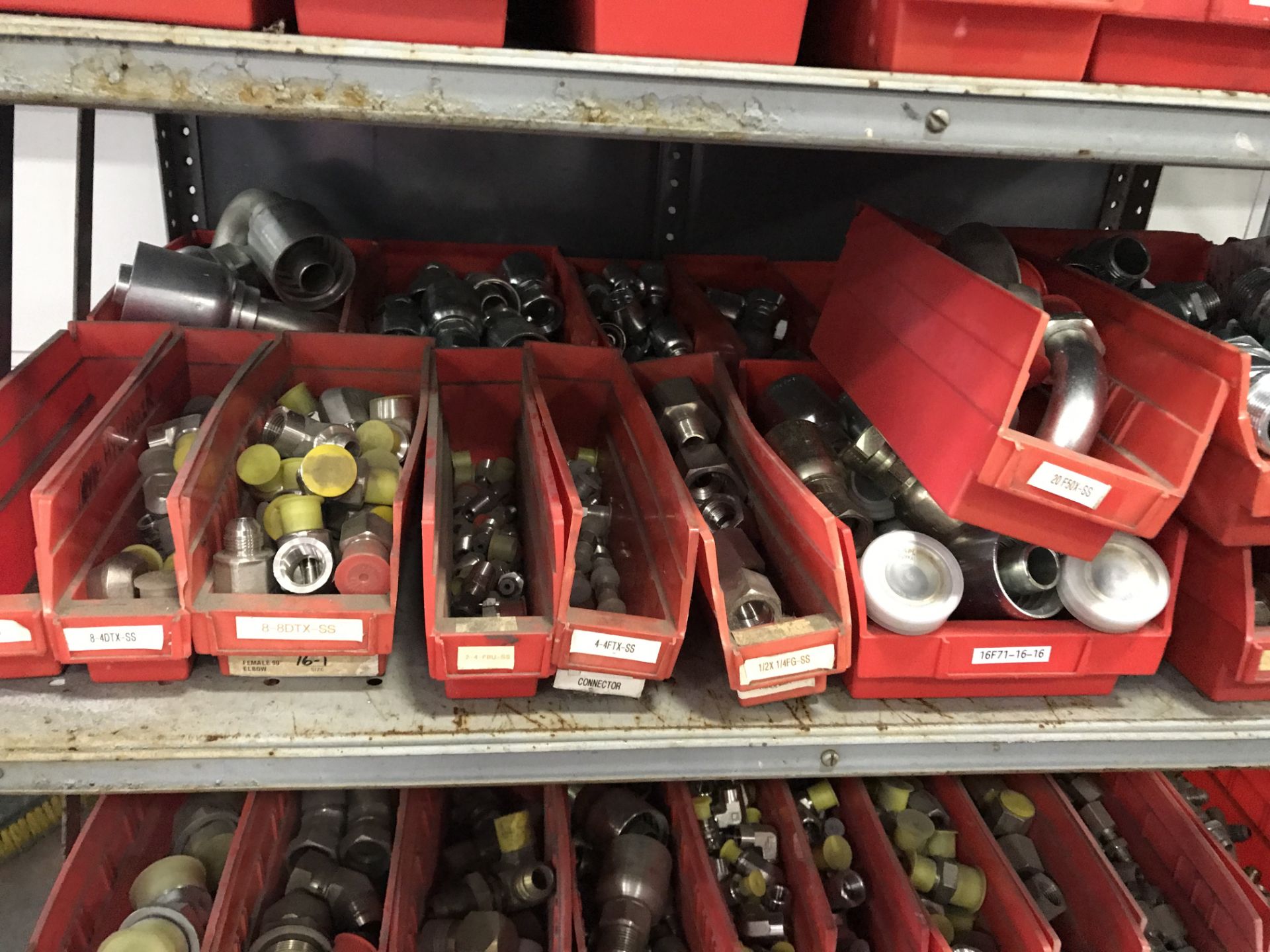 HUNDREDS OF NEW ASSORTED HYDRAULIC FITTINGS ON STEEL SHELF. - Image 10 of 11