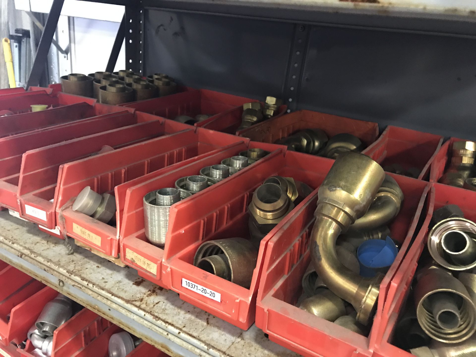 HUNDREDS OF NEW ASSORTED HYDRAULIC FITTINGS ON STEEL SHELF. - Image 8 of 11