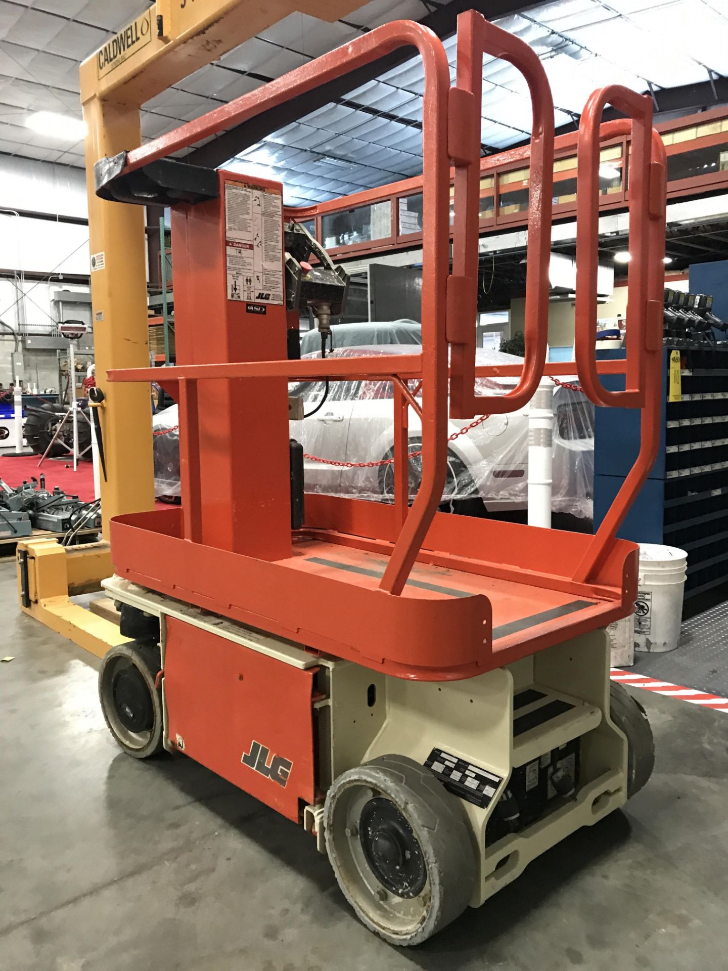 *SEE VIDEO* JLG SCISSOR LIFT MOD. 1230ES, 24V, BUILT IN BATTERY CHARGER