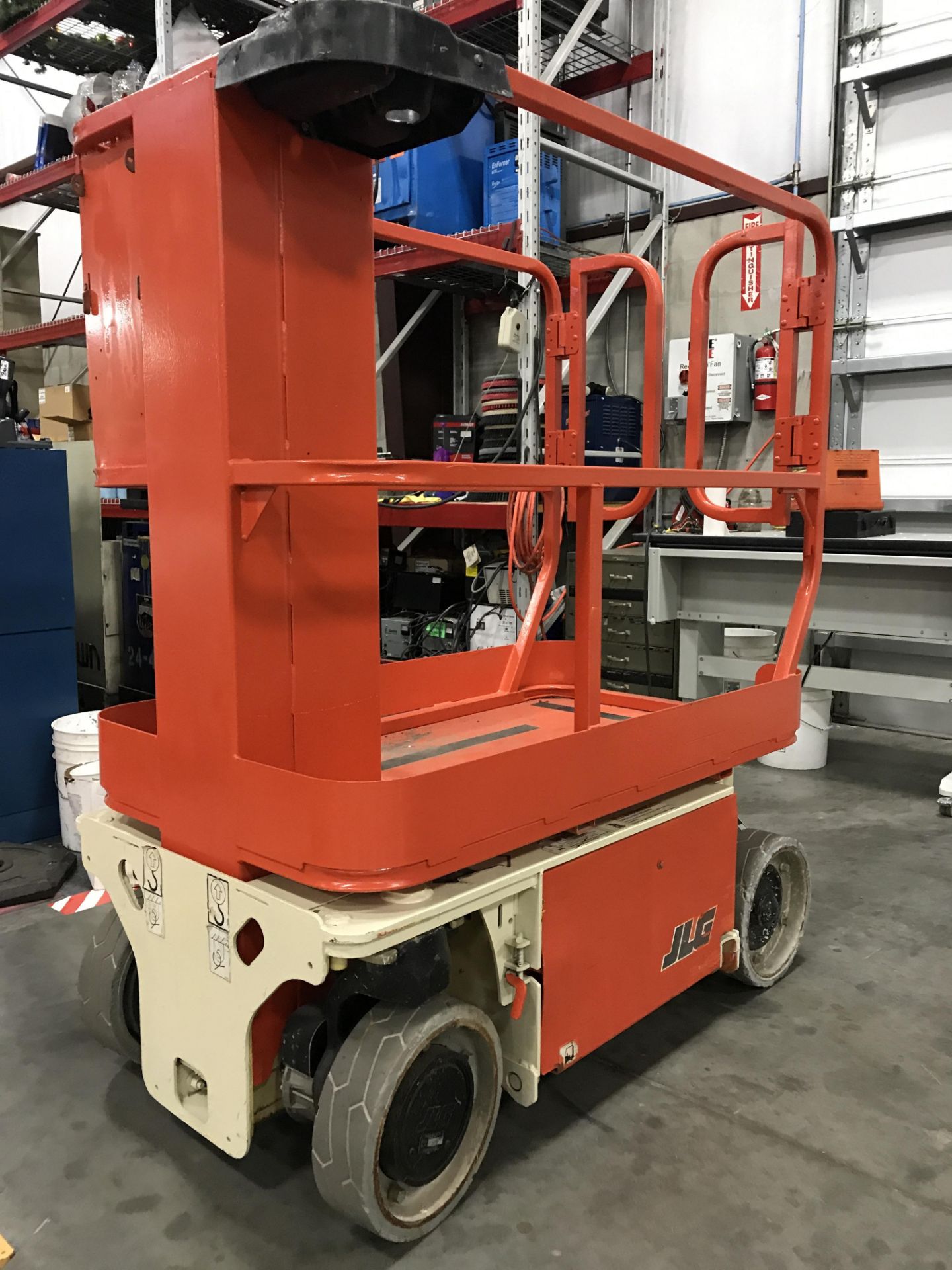 *SEE VIDEO* JLG SCISSOR LIFT MOD. 1230ES, 24V, BUILT IN BATTERY CHARGER - Image 2 of 6