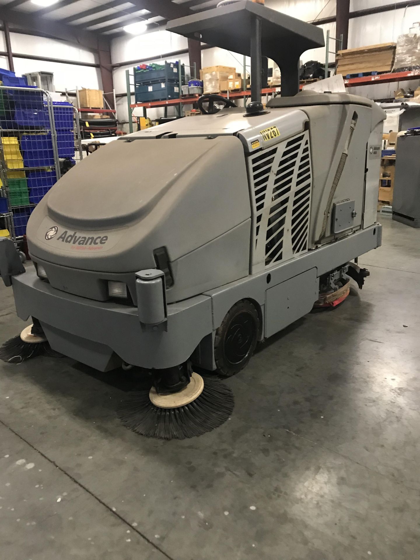 NILFISK ADVANCE 4800 FLOOR SWEEPER