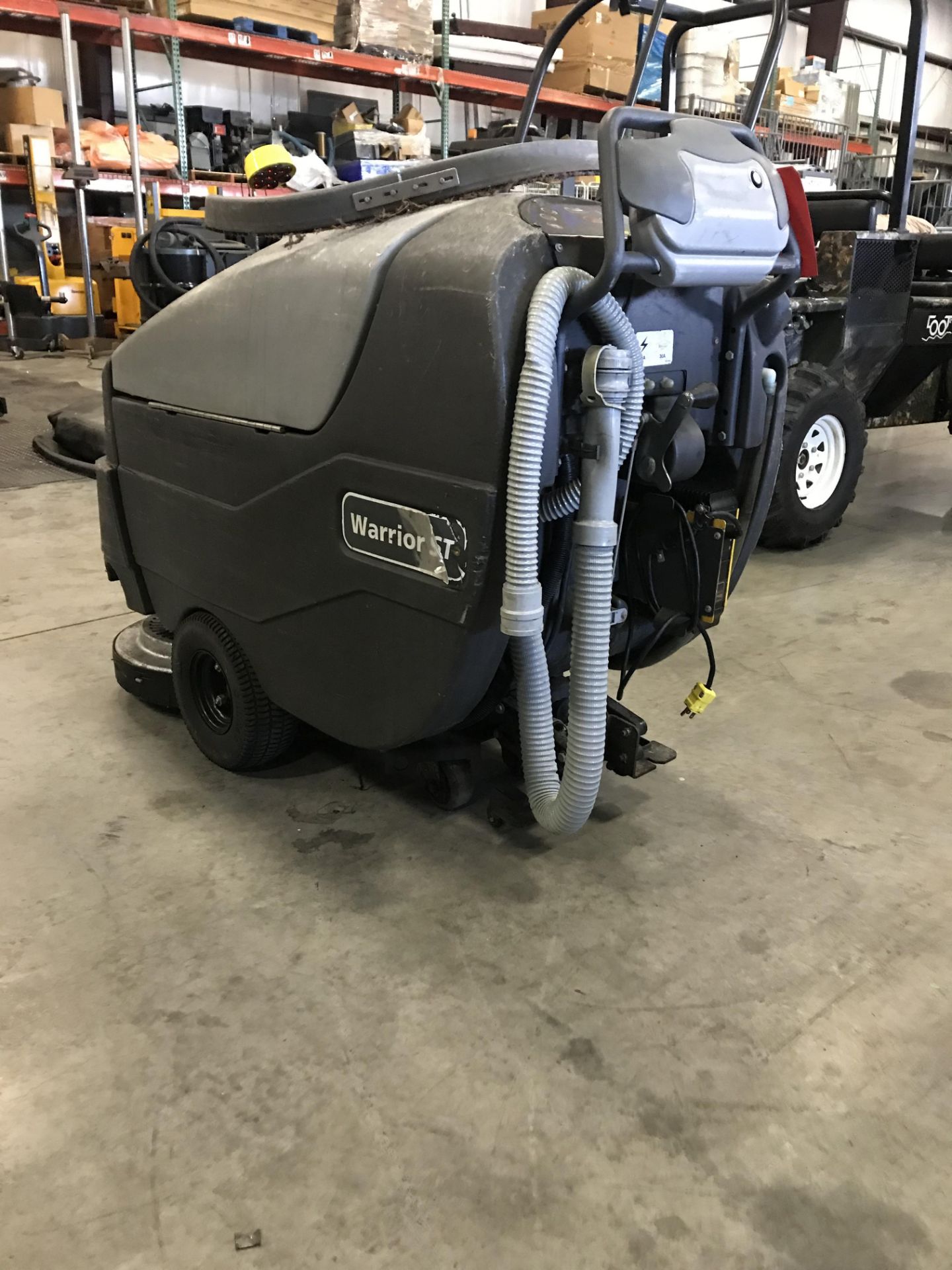 ADVANCE WARRIOR FLOOR SWEEPER/SCRUBBER - Image 2 of 4