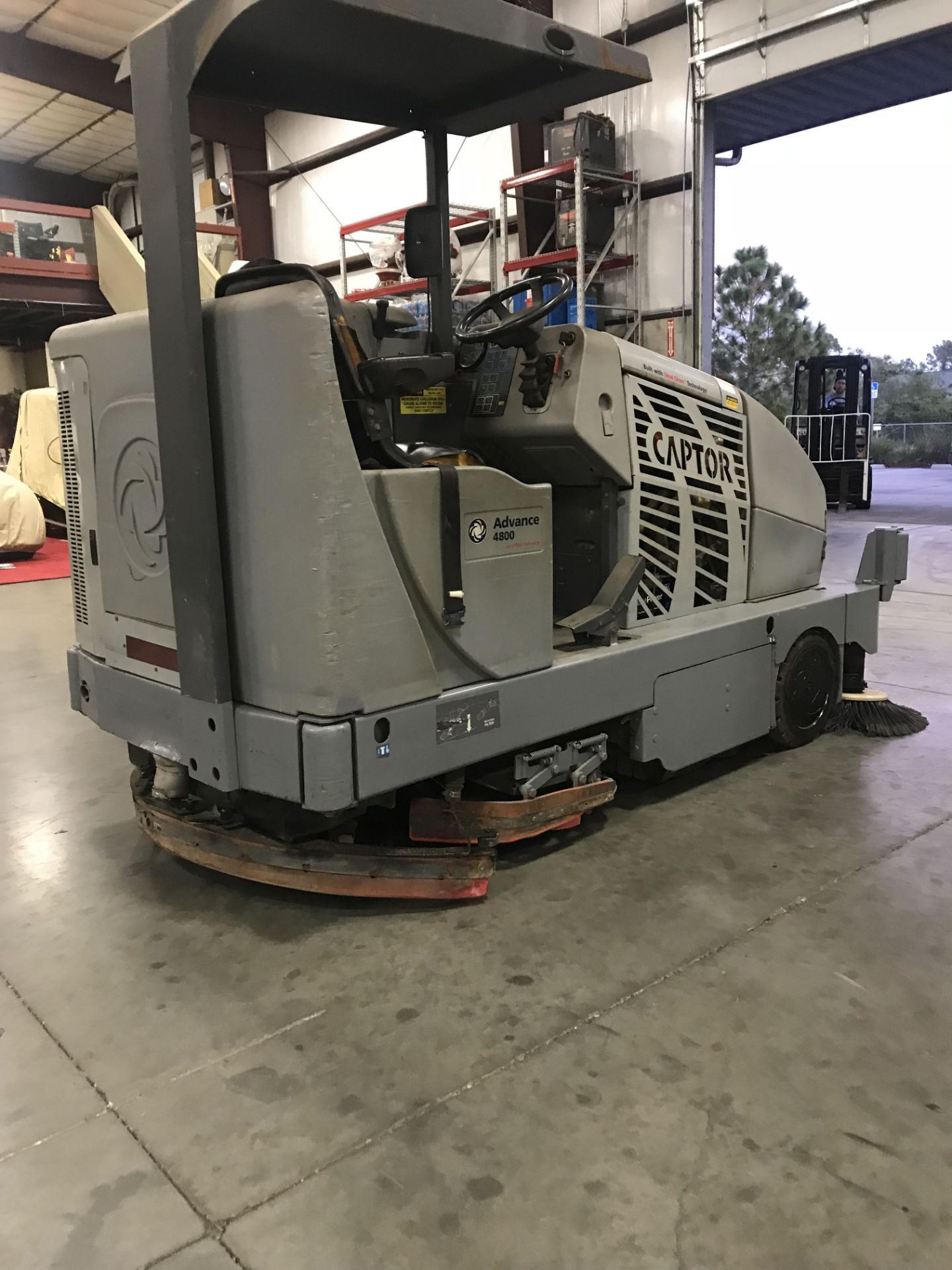 NILFISK ADVANCE 4800 FLOOR SWEEPER - Image 2 of 8