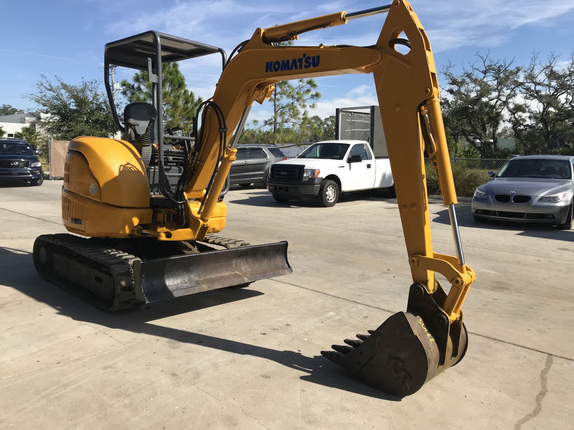 SEE VIDEO** KOMATSU EXCAVATOR, PC27-MRX, 25HP YANMAR DIESEL ENGINE, MAX DIG DEPTH 8'7", 2 SPEED - Bild 2 aus 8