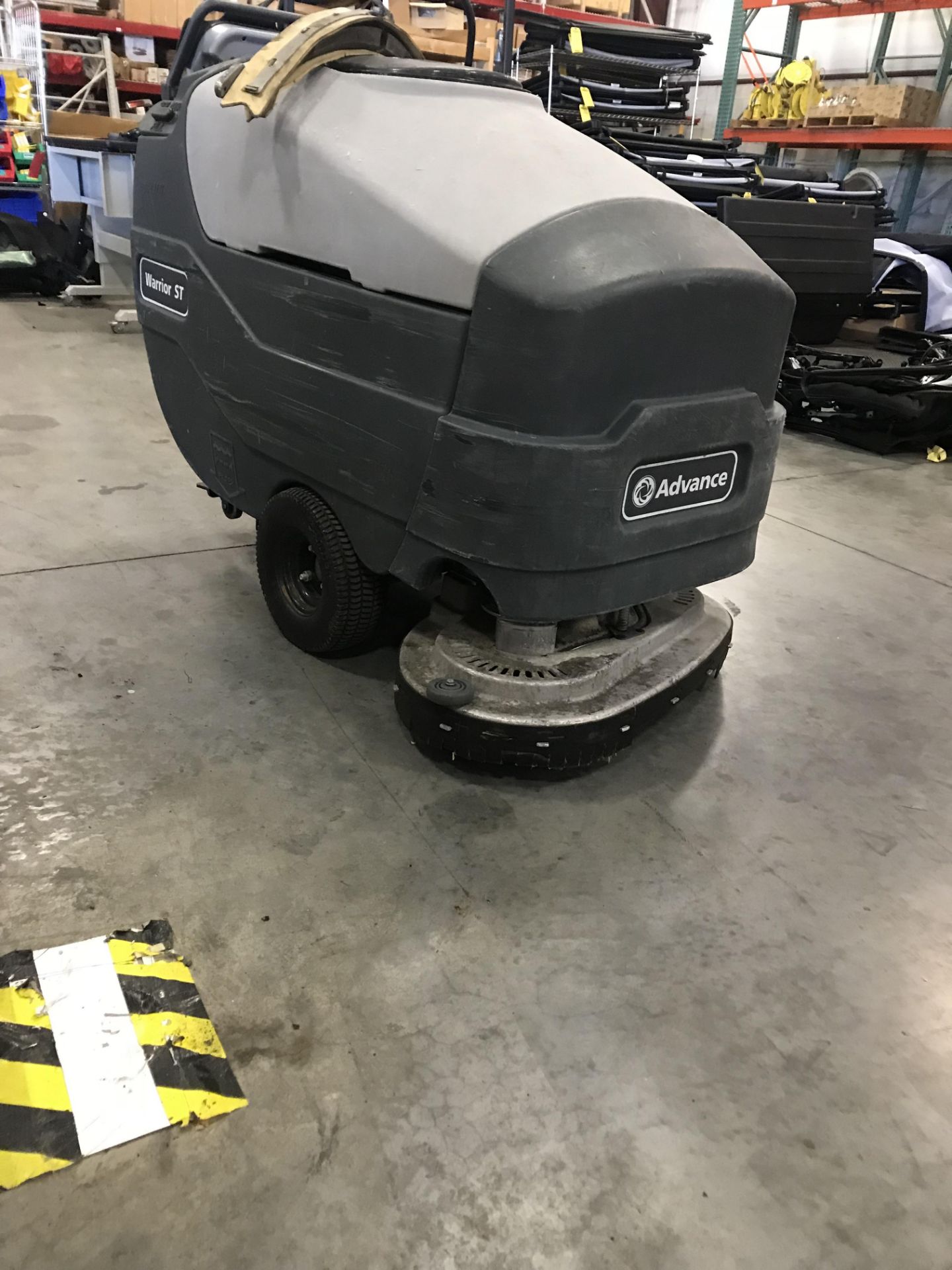 ADVANCE WARRIOR ST. FLOOR SWEEPER/SCRUBBER - Image 2 of 4