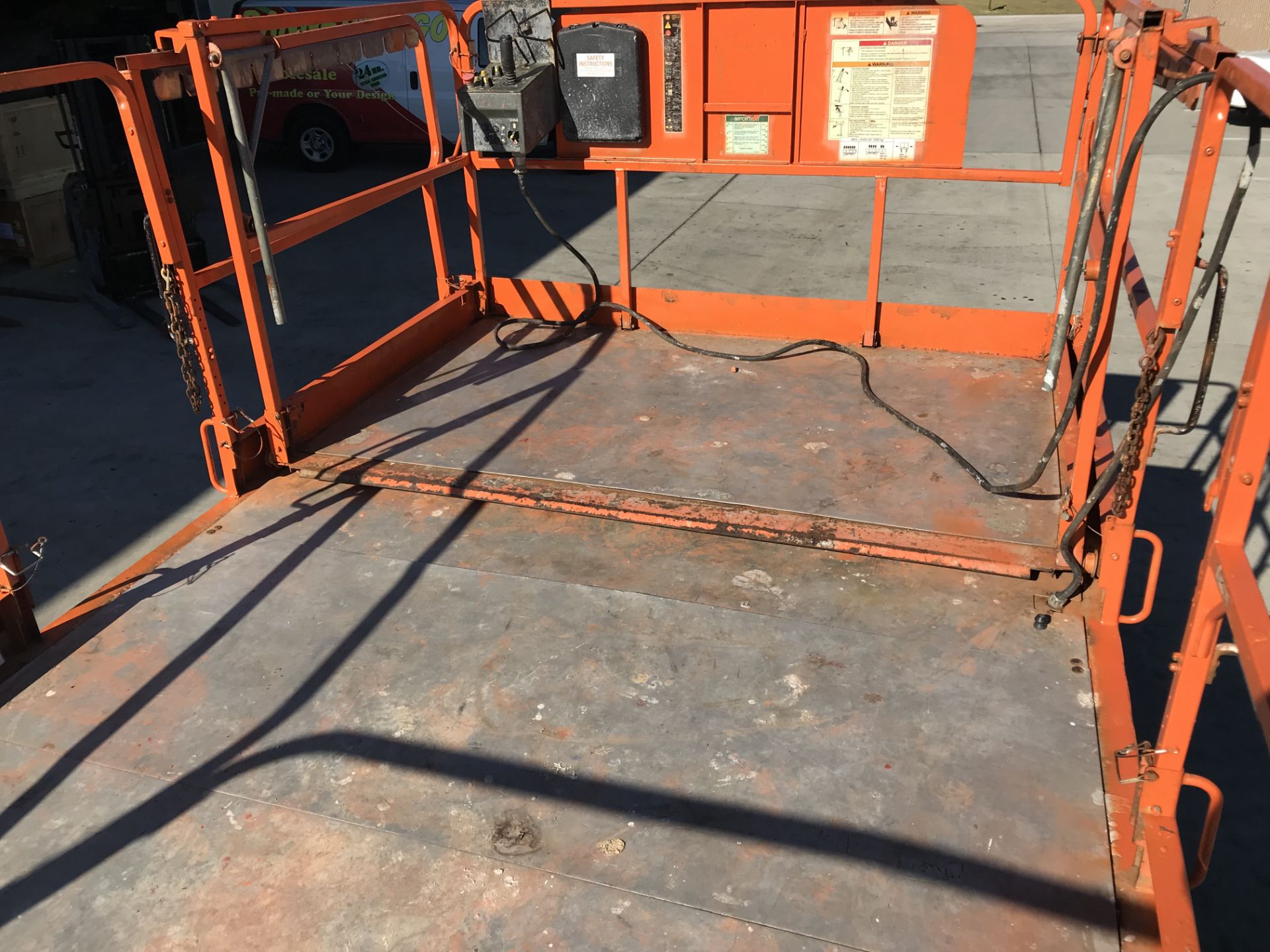 SEE VIDEO** JLG SCISSOR LIFT, 33' HEIGHT CAP, ROUGH TERRAIN TIRES - Image 8 of 10