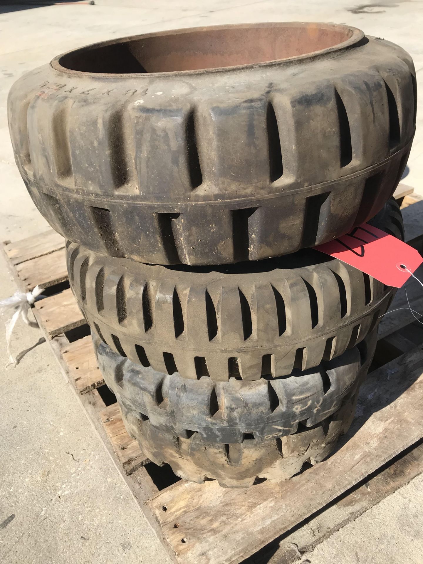 ASSORTED FORKLIFT TIRES