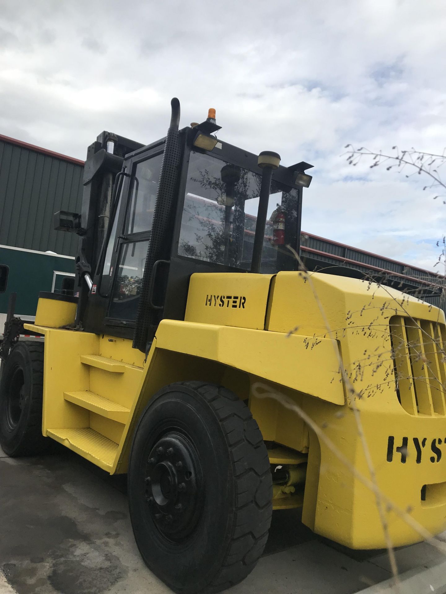 SEE VIDEO** HYSTER 20,000 LB LIFT - Image 3 of 7