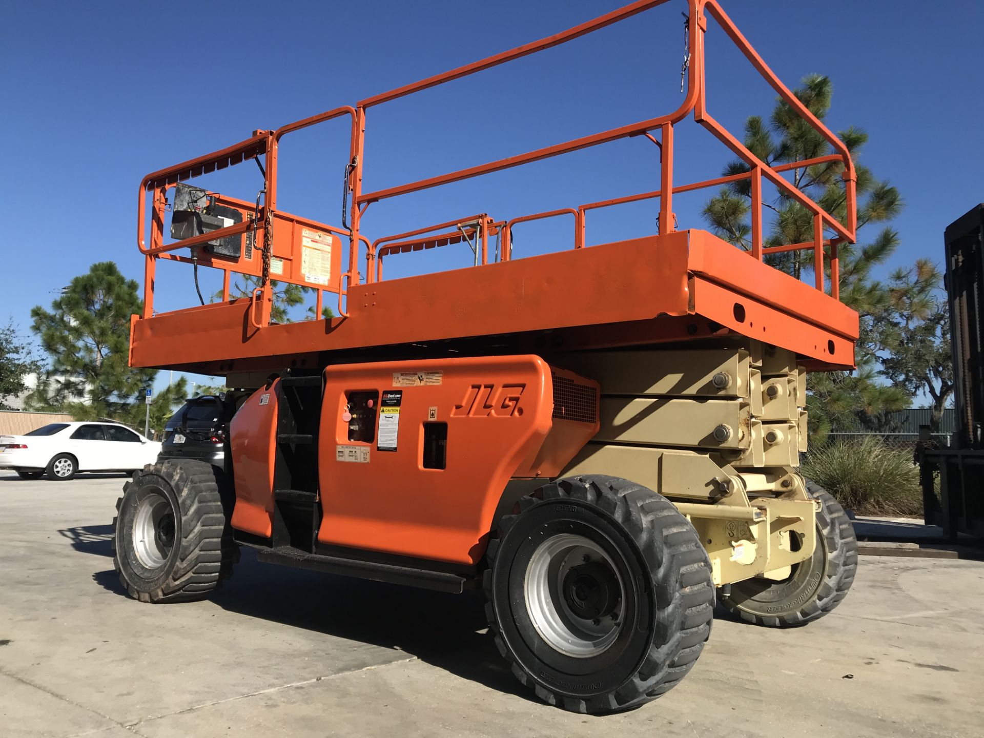 SEE VIDEO** JLG SCISSOR LIFT, 33' HEIGHT CAP, ROUGH TERRAIN TIRES