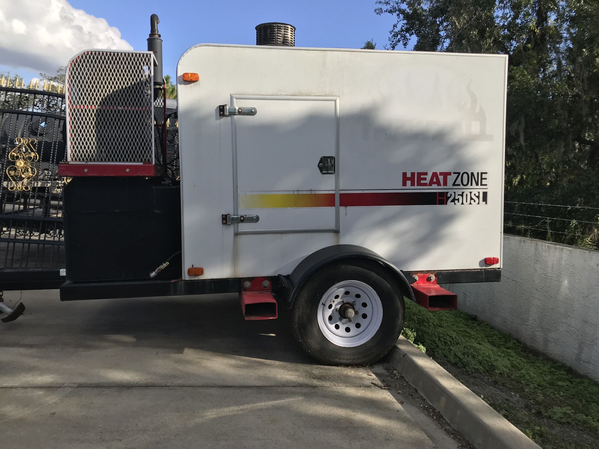 2012 THAWZAL H250SL TOWABLE GROUND HYDRONIC HEATER WITH DIESEL GENERATOR - Image 2 of 11