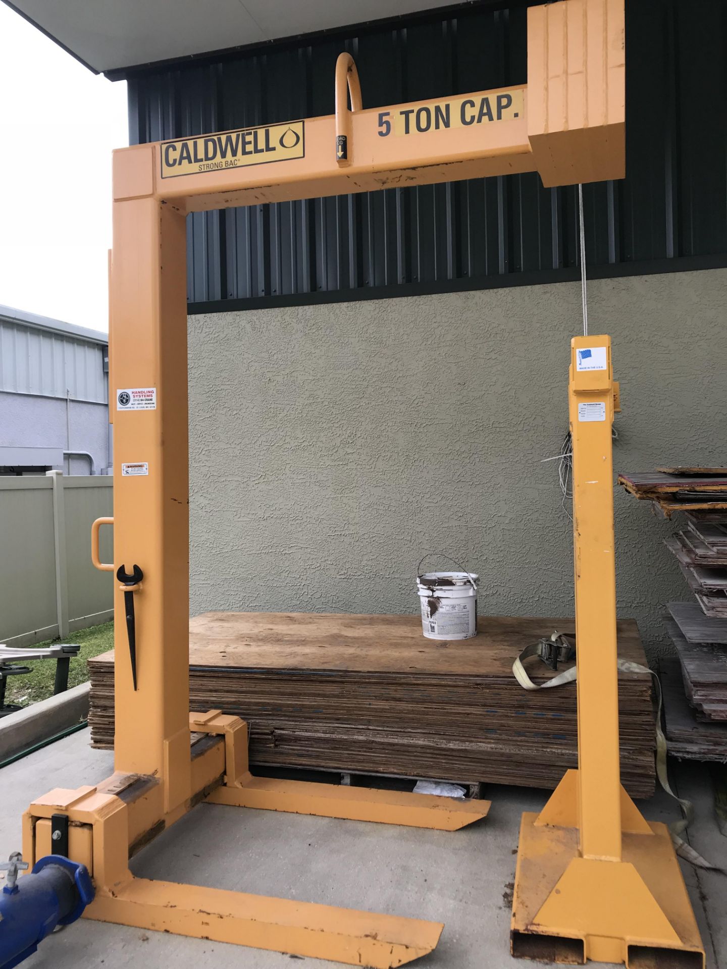 CALDWELL 5 TON PALLET LIFTER