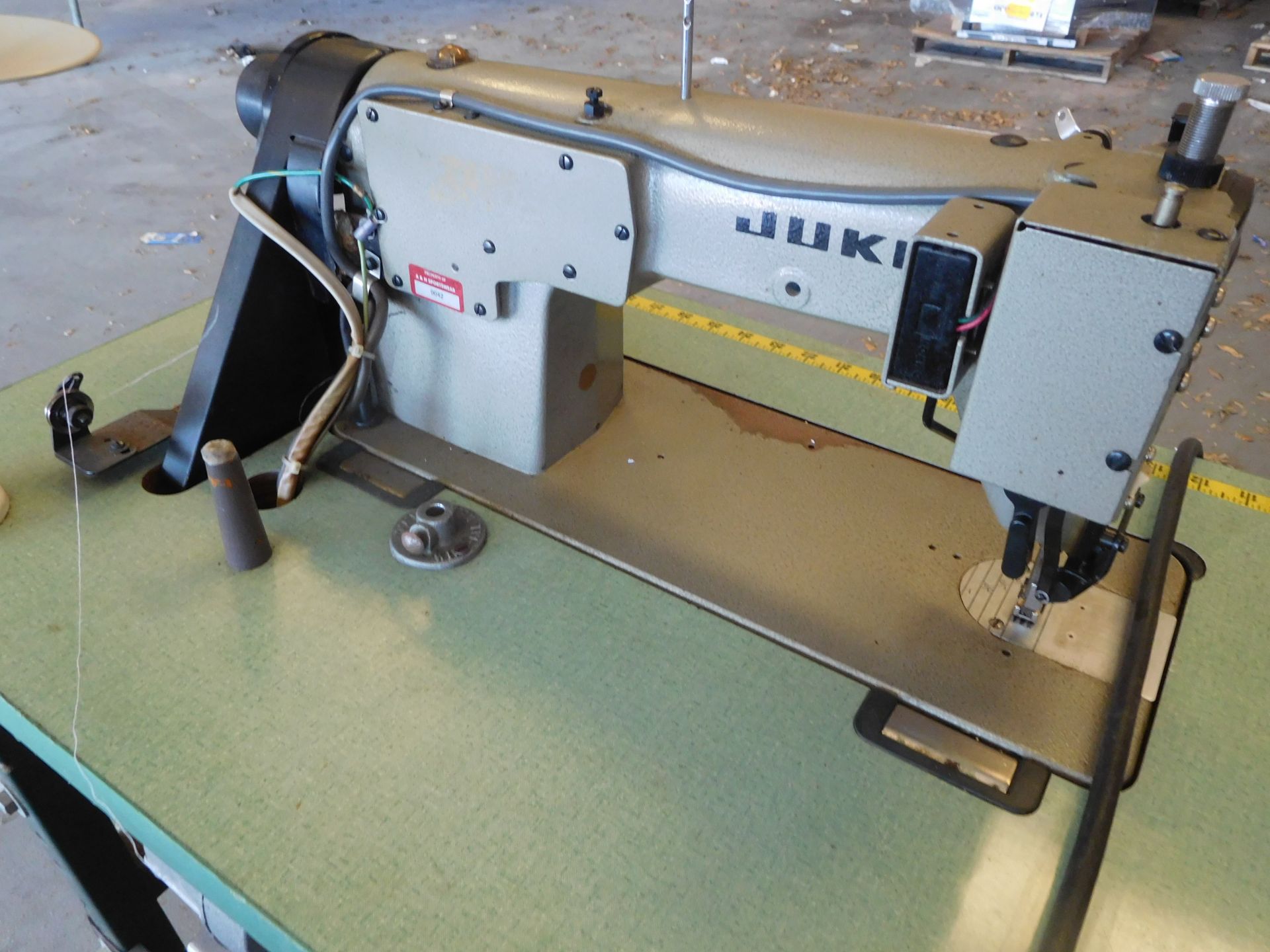 JUKI DDL-555-4 INDUSTRIAL SEWING MACHINE - Image 2 of 3