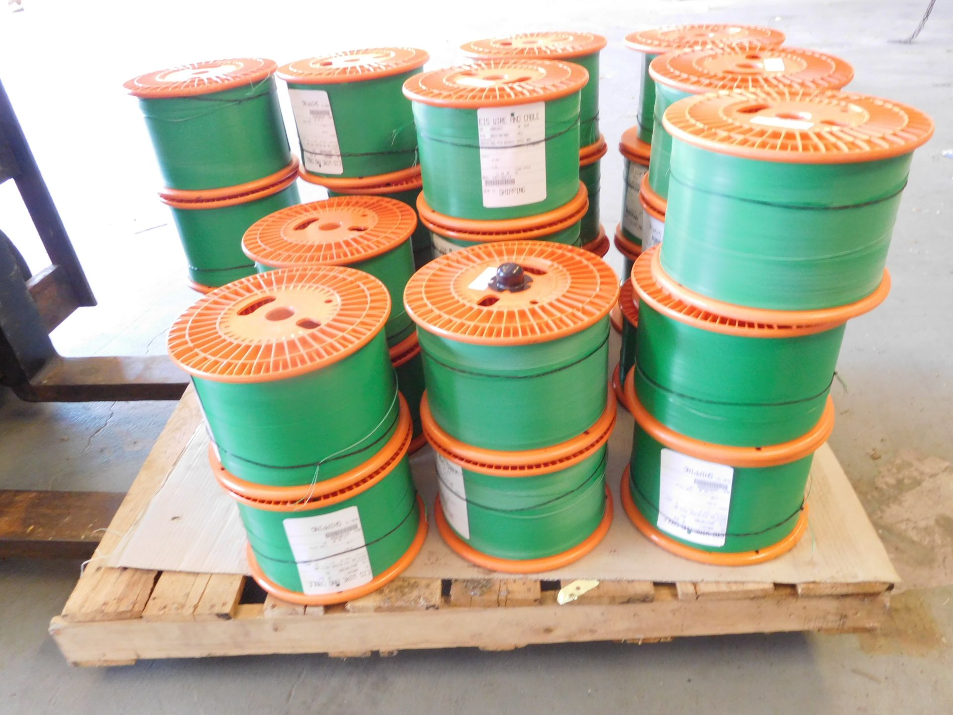 27 ROLLS OF ELECTRICAL WIRE ON PALLET. APPROX 297,000 FEET - Image 2 of 3