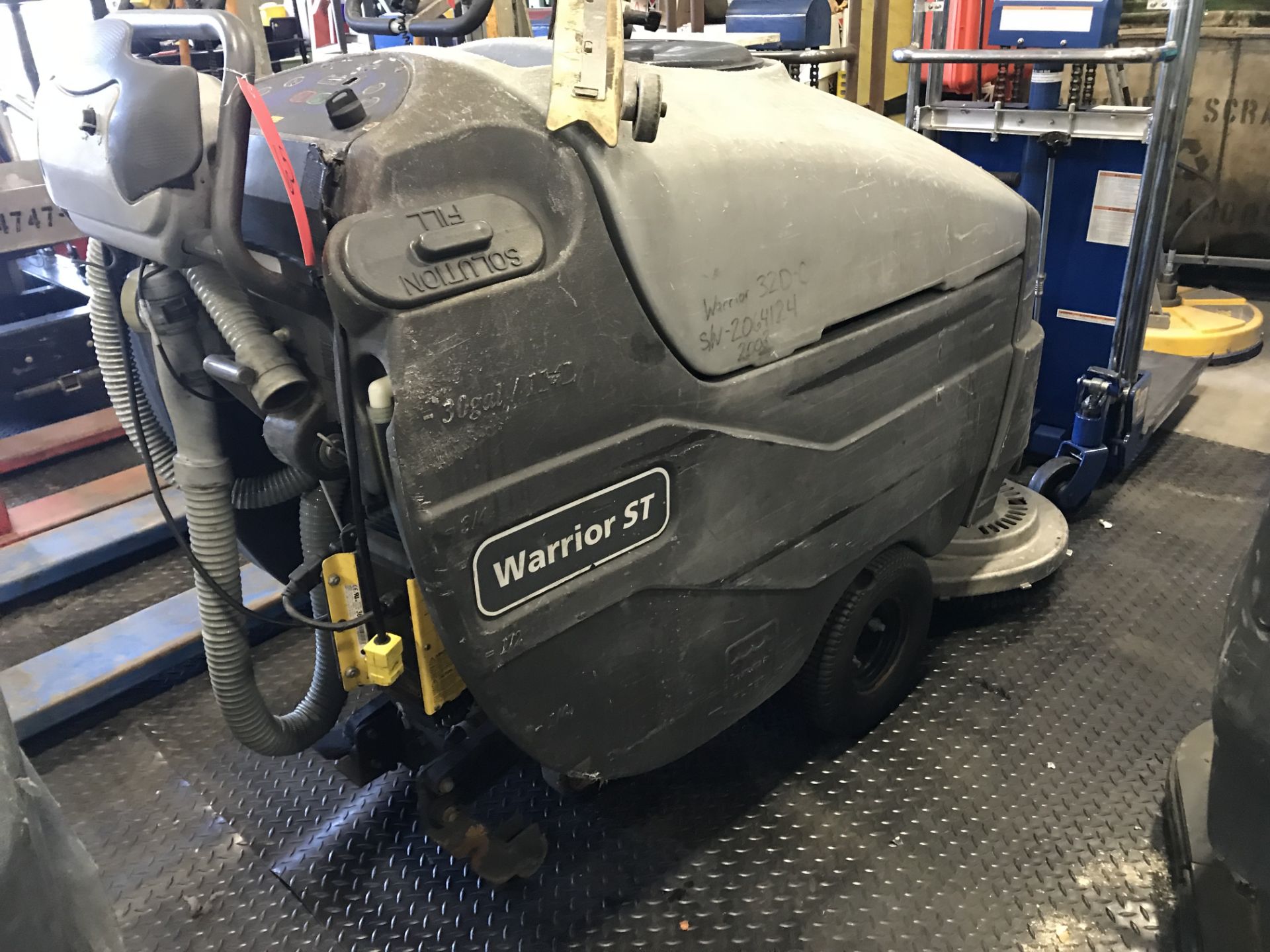 ADVANCE WARRIOR FLOOR SWEEPER/SCRUBBER