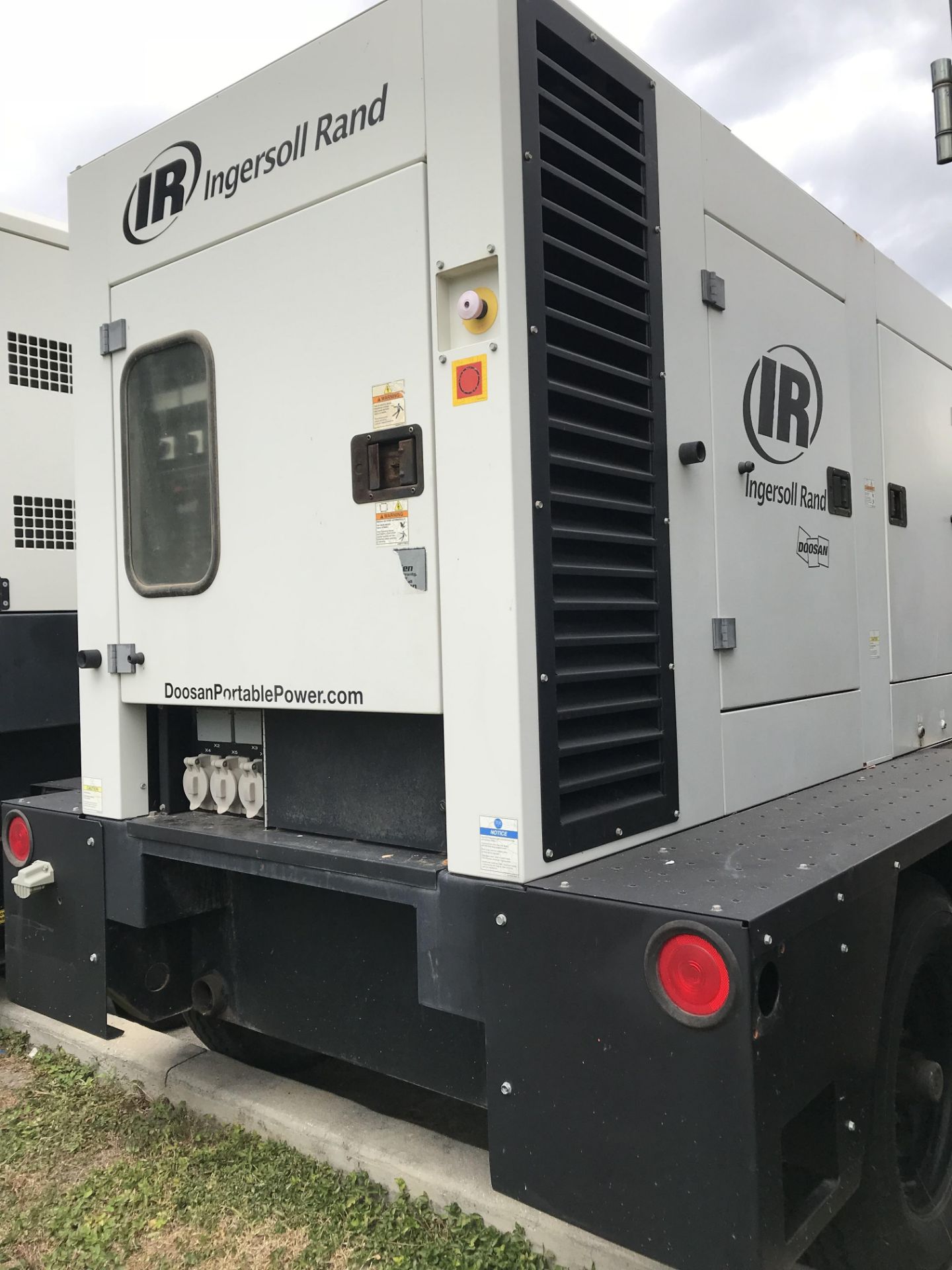 2011 INGERSOLL RAND G240 TRAILER MOUNTED DIESEL GENERATOR - Image 5 of 8