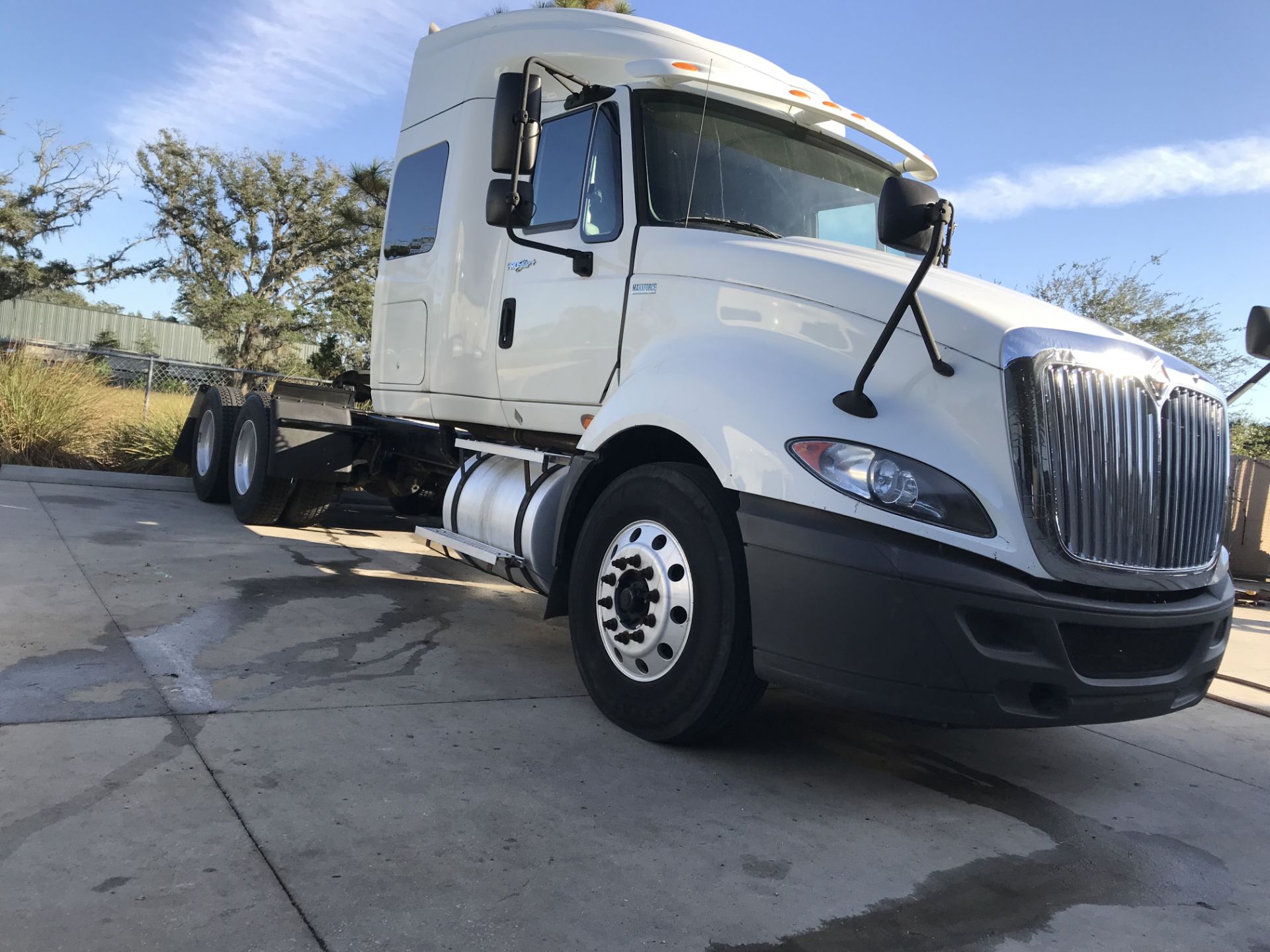 SEE VIDEO** 2012 PROSTAR INTERNATIONAL SEMI TRUCK, AUTOMATIC - Image 2 of 12