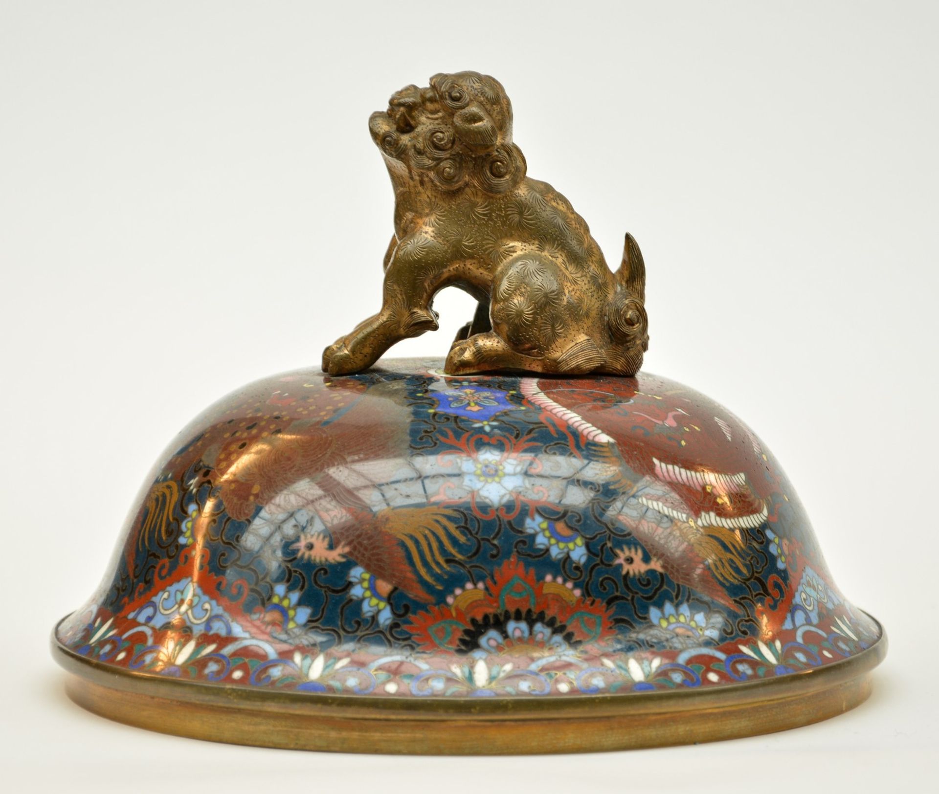 A Chinese cloisonné vase and cover, decorated with animals and floral motifs, the gilt bronze - Bild 8 aus 18