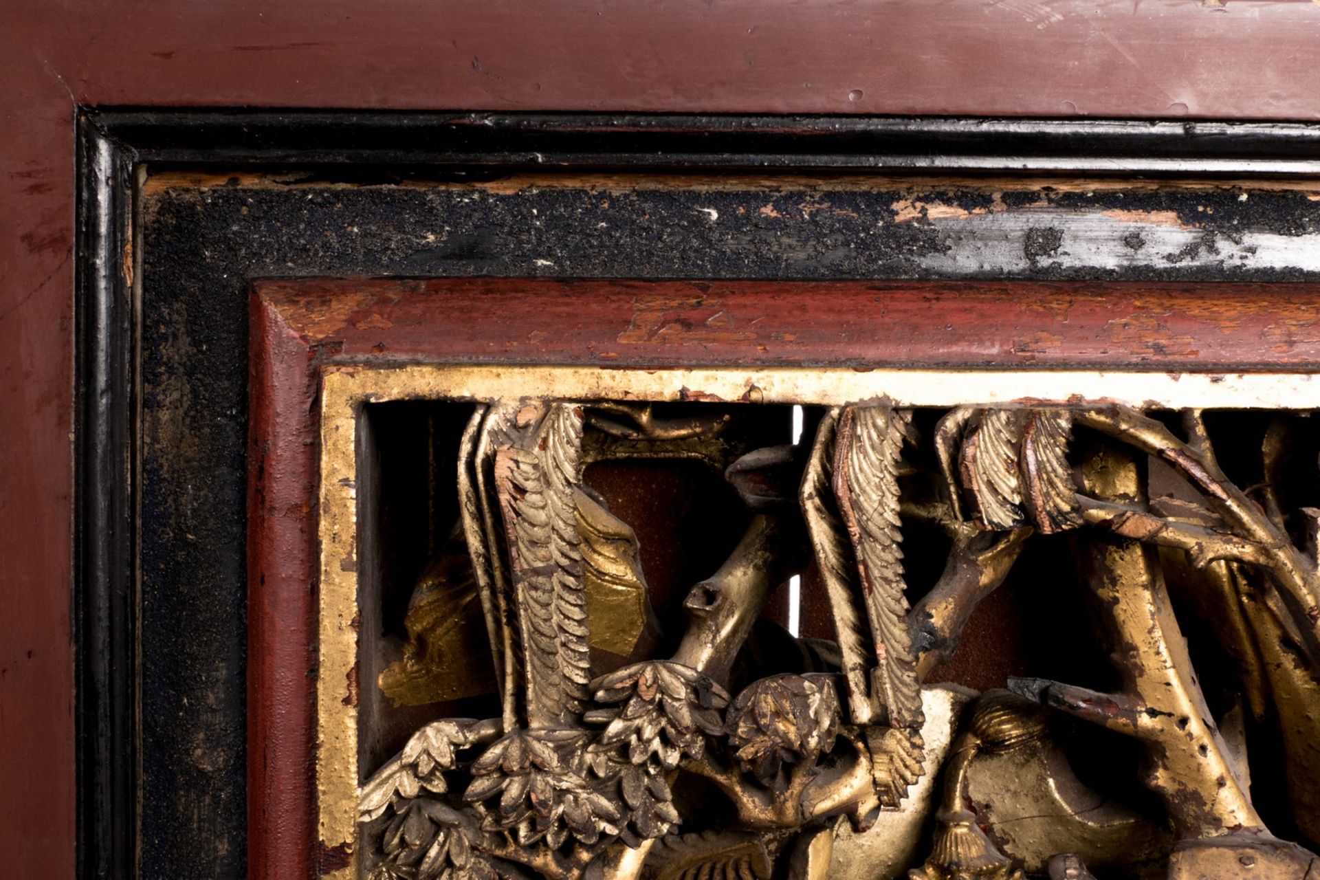 A Chinese polychrome and gilt wooden table screen, the base with Fu lions relief decorated, the - Bild 15 aus 15