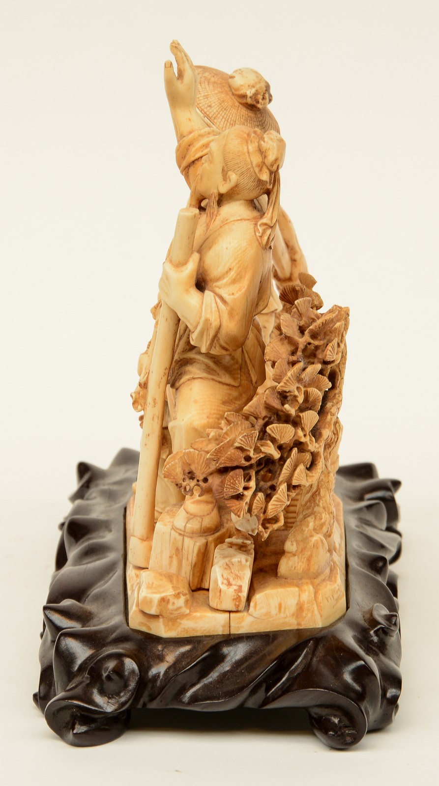 A Chinese ivory group depicting a rural scene, on a carved wooden base, first half 20thC, H 22,5 ( - Image 2 of 13