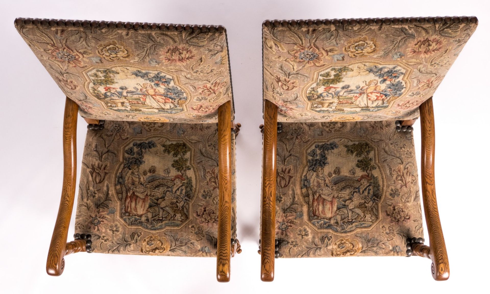 A pair of 'gros point' upholstered LXIII style fauteuils H 110,5 - B 61 - D 76 cm - Bild 6 aus 8