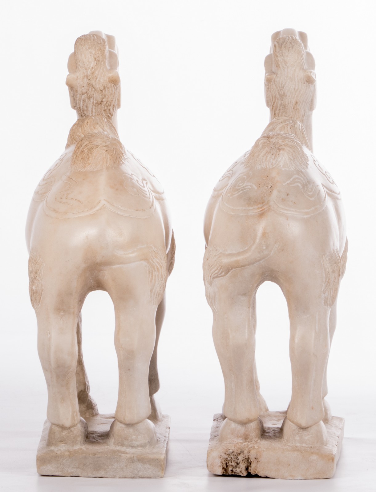 A pair of Oriental white marble carved camels, H 50,5 - 51 - D 17 - L 43,5 cm - Image 4 of 6