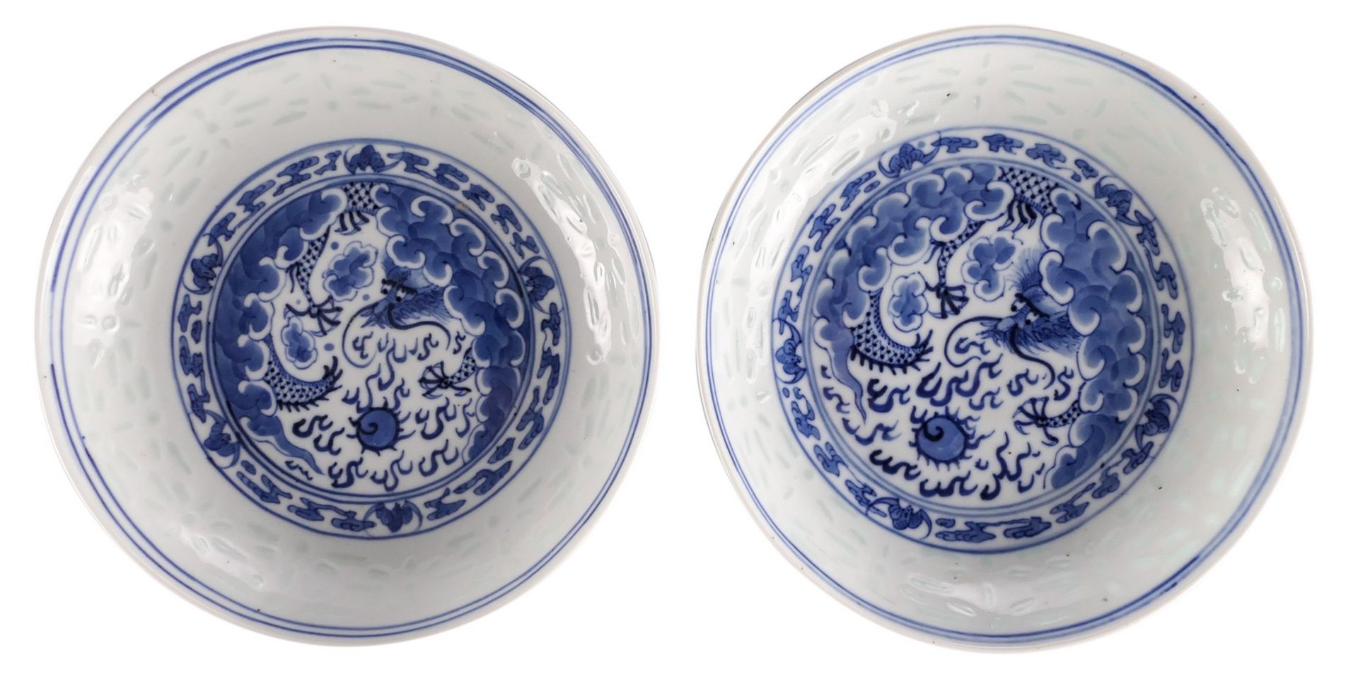 Two Chinese blue and white dishes, decorated with a dragon and a flaming pearl, marked Qianlong, H 4