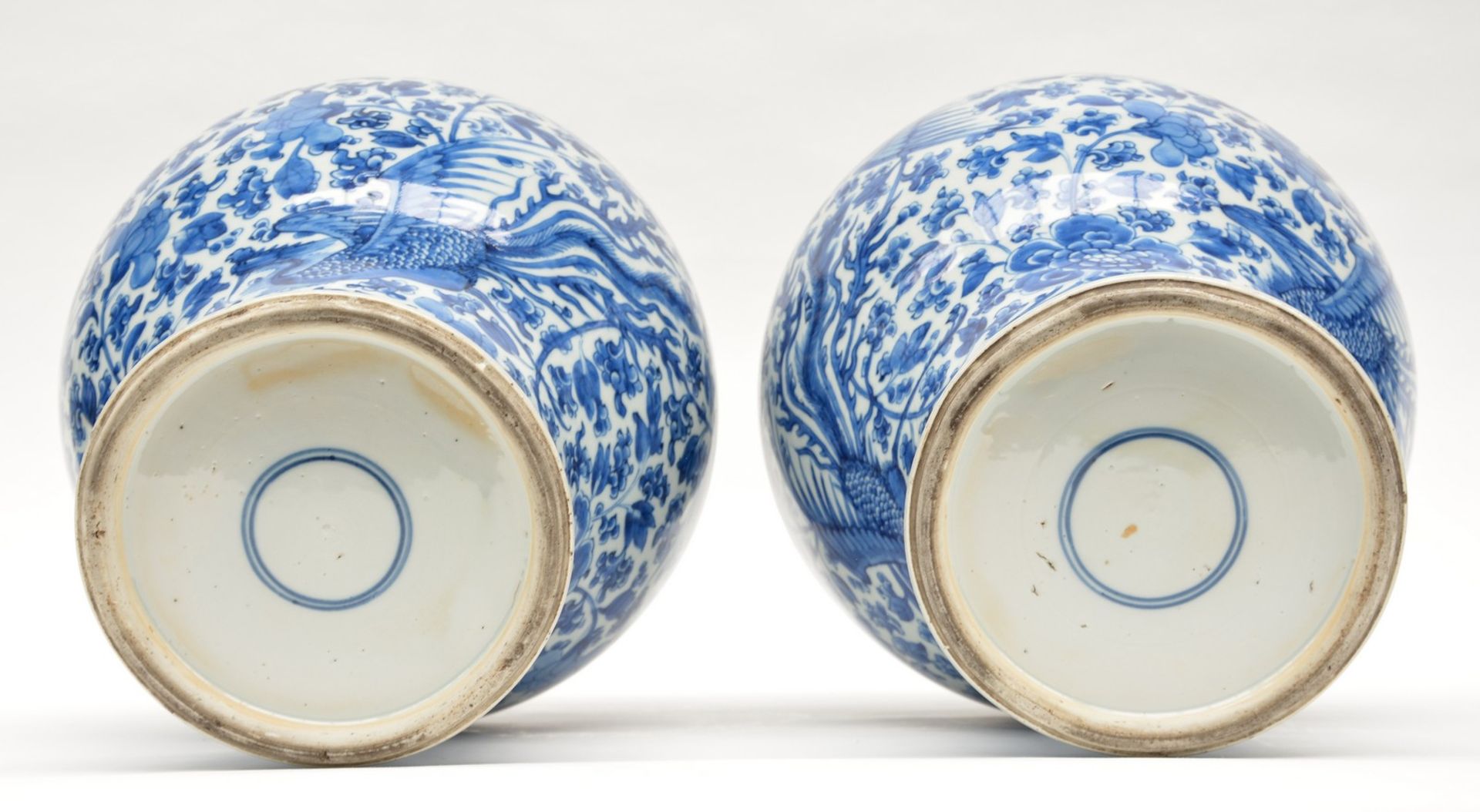 Two Chinese blue and white vases and covers, decorated with phoenix and floral motifs, 19thC, H 43,5 - Bild 6 aus 11
