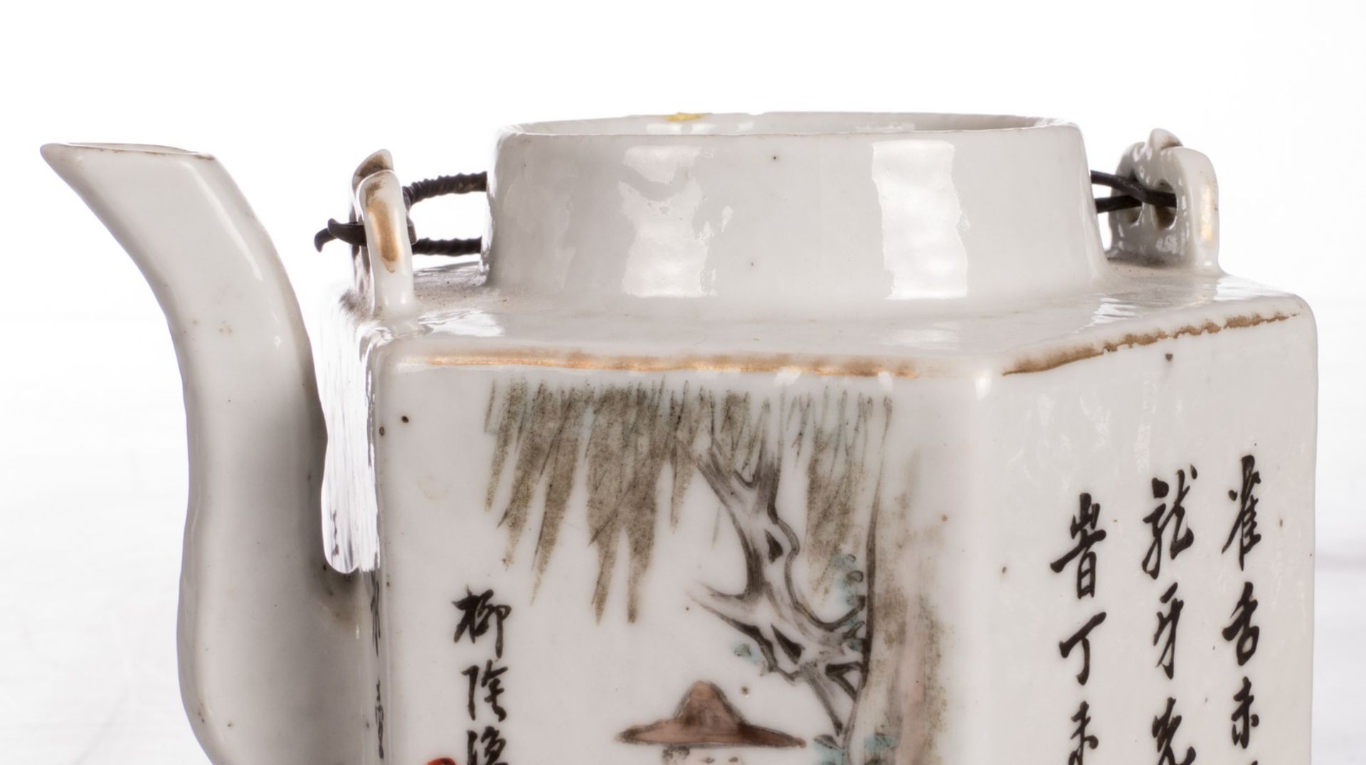 A Chinese hexagonal polychrome teapot and cover, decorated with an animated scene, a landscape and a - Bild 9 aus 12