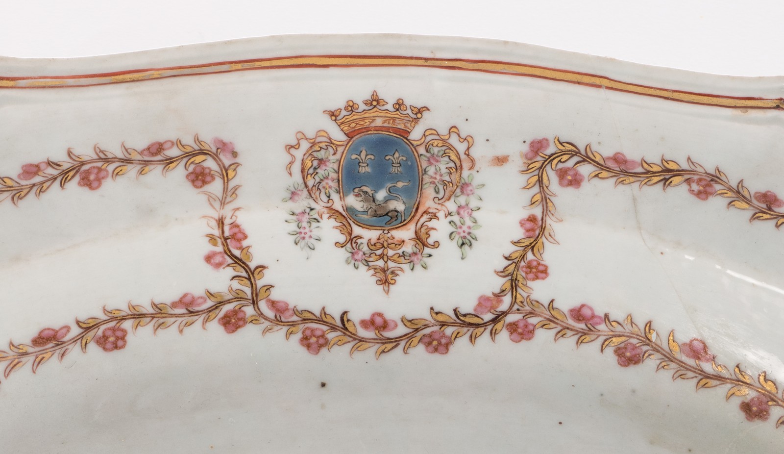 A Chinese dish with profiled edge and famille rose decorated, 18thC, 31 x 39 cm (restoration) - Image 4 of 8