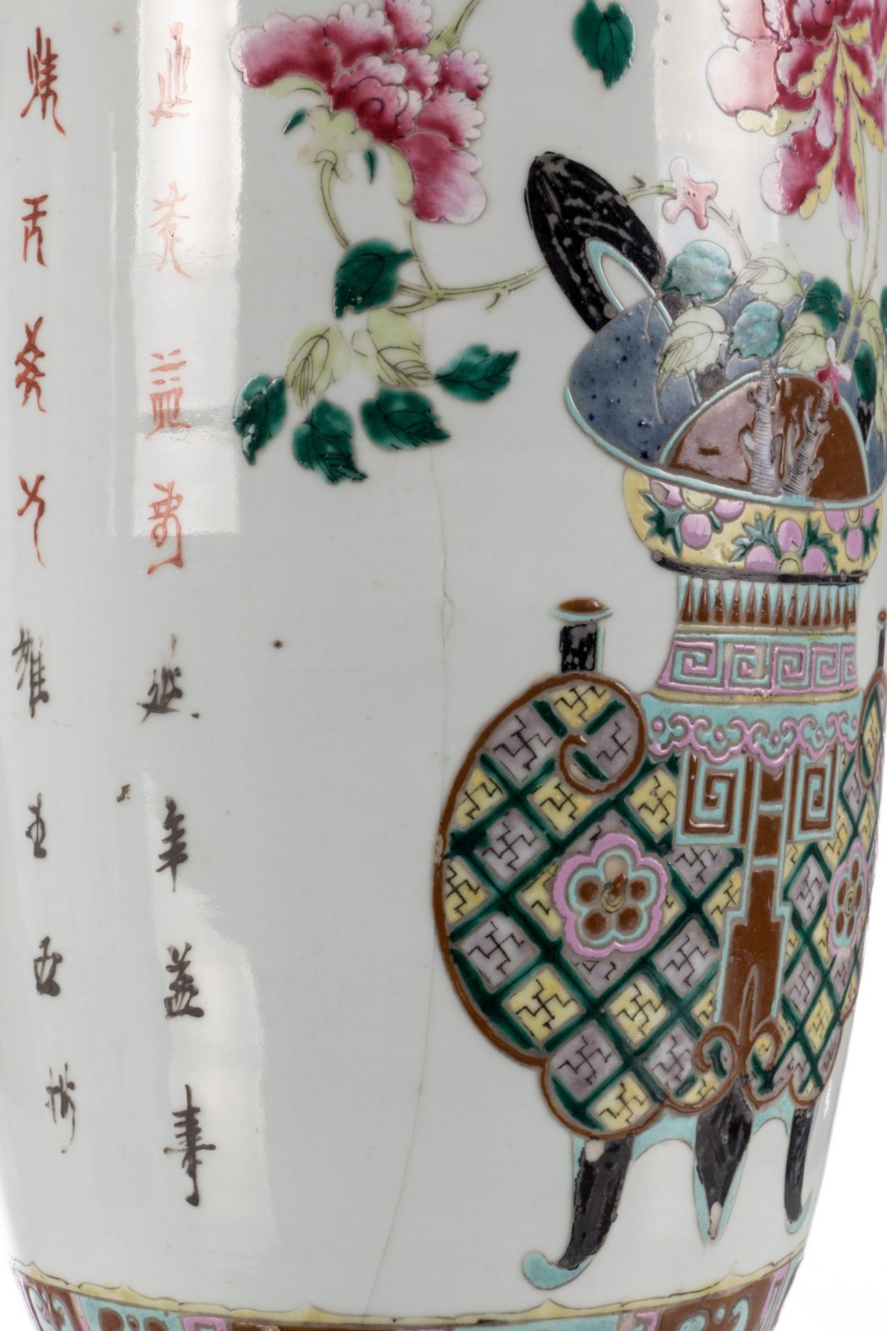 A pair of Chinese famille rose vases, decorated with flower vases, and baskets, and calligraphic - Bild 14 aus 15