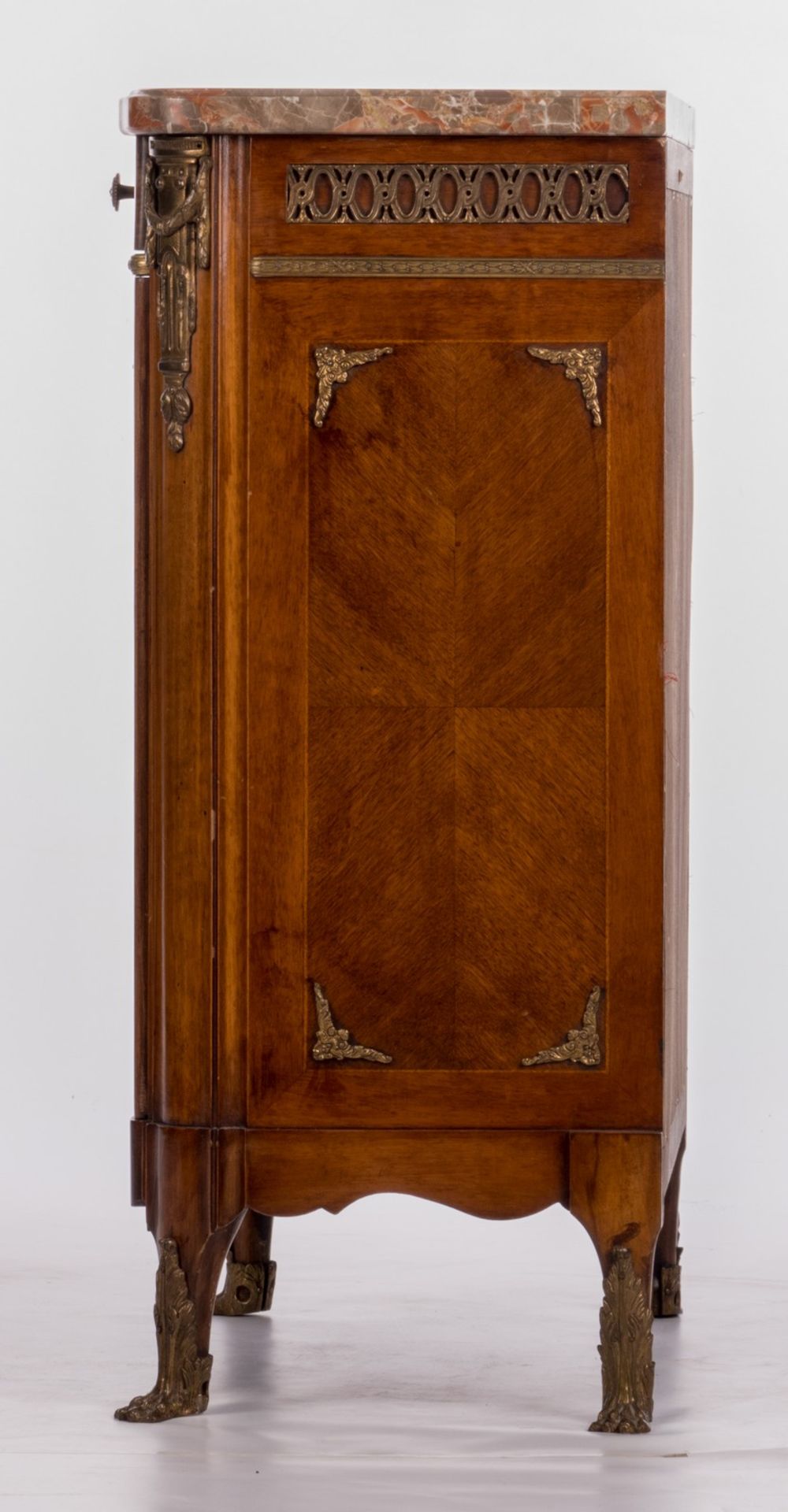 A Neoclassical cabinet, walnut and marquetery veneered, with marble top, style De Coene - - Bild 5 aus 8