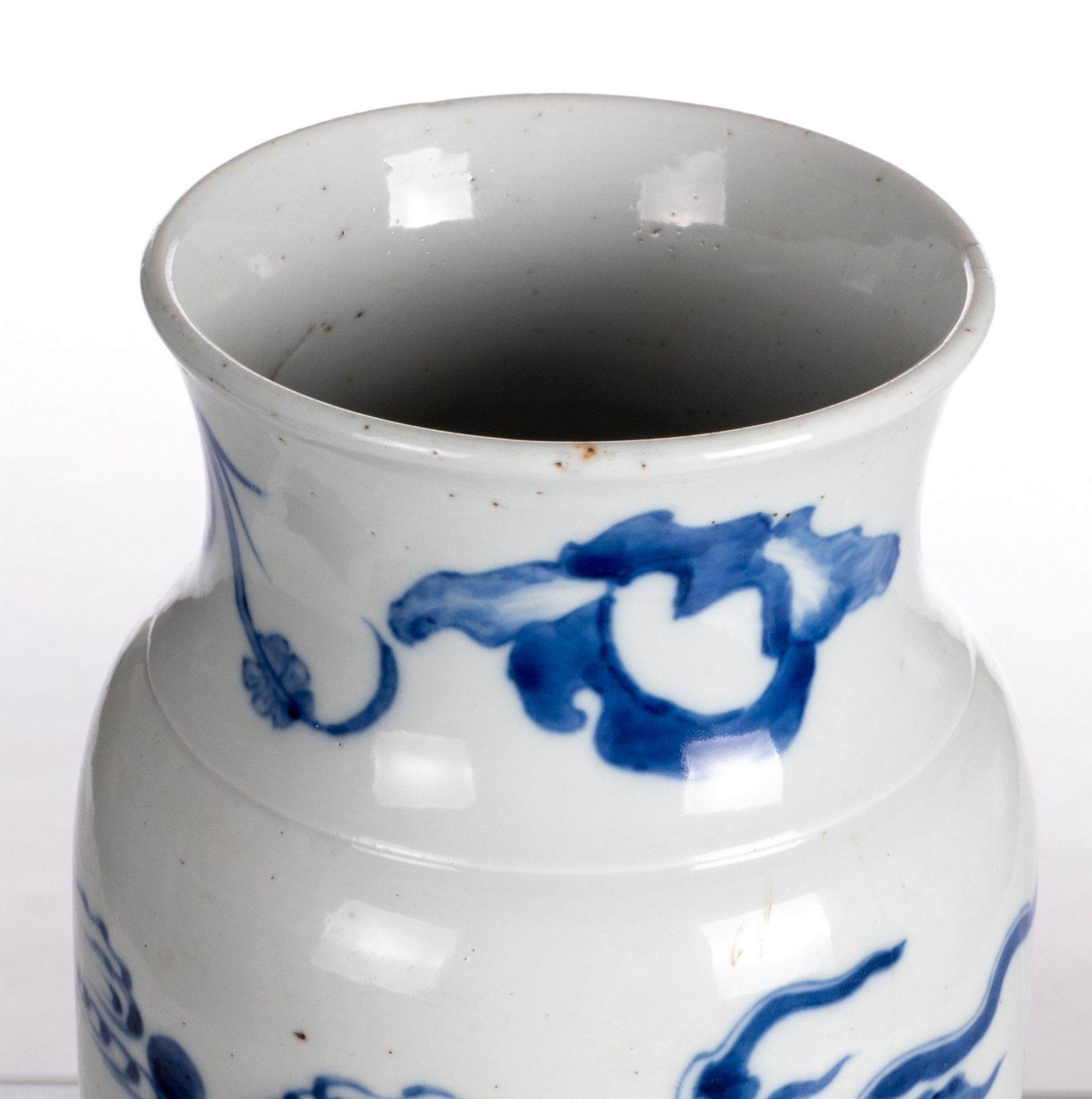 A Chinese blue and white cylinder shaped vase, overall decorated with Fû-lions in a garden, H 47,5 - Image 9 of 9