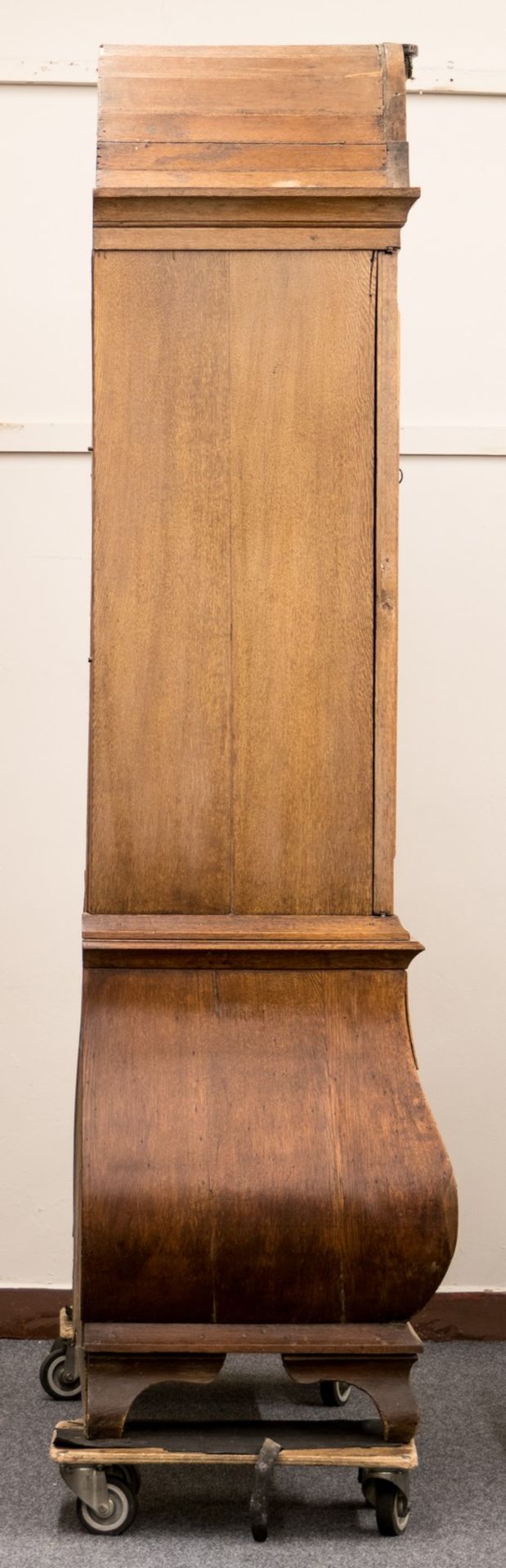 An 18thC Dutch oak cabinet, H 240 - W 179 - D 60,5 cm - Bild 4 aus 4