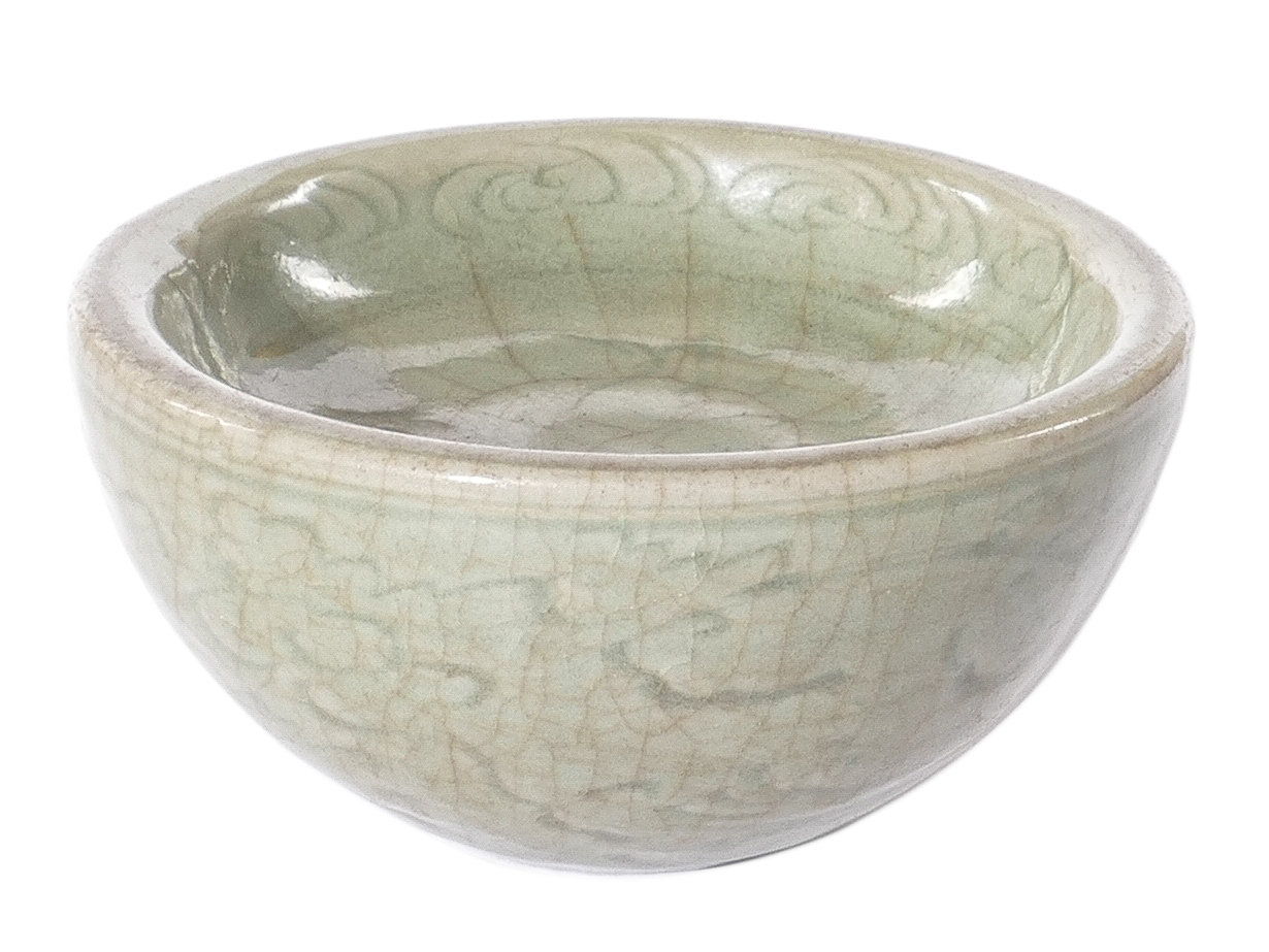 A celadon crackleware stoneware bowl, H 7 - Diameter 14,5 cm