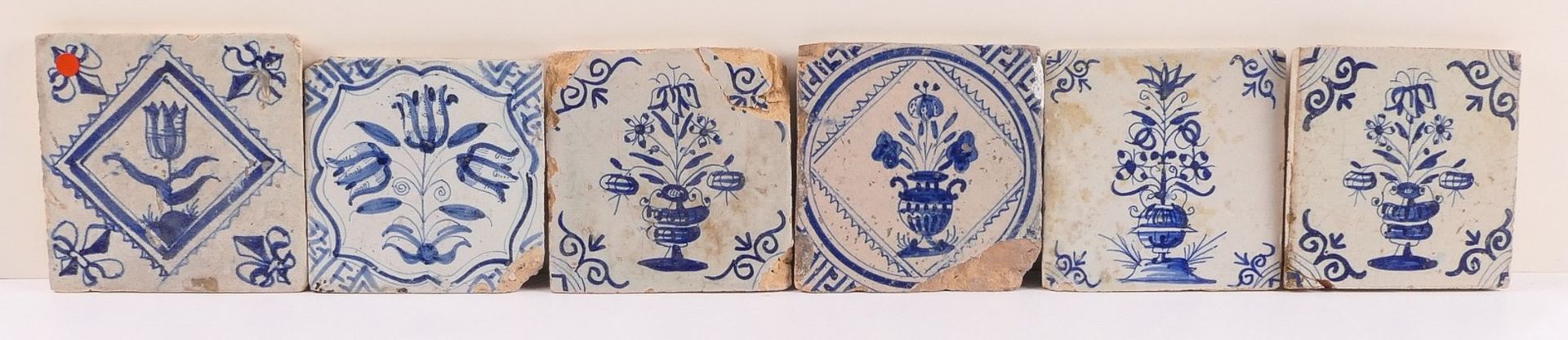 Lot of nine 17thC blue and white decorated Delft tiles; added a lot of first half 18thC blue and - Image 13 of 16