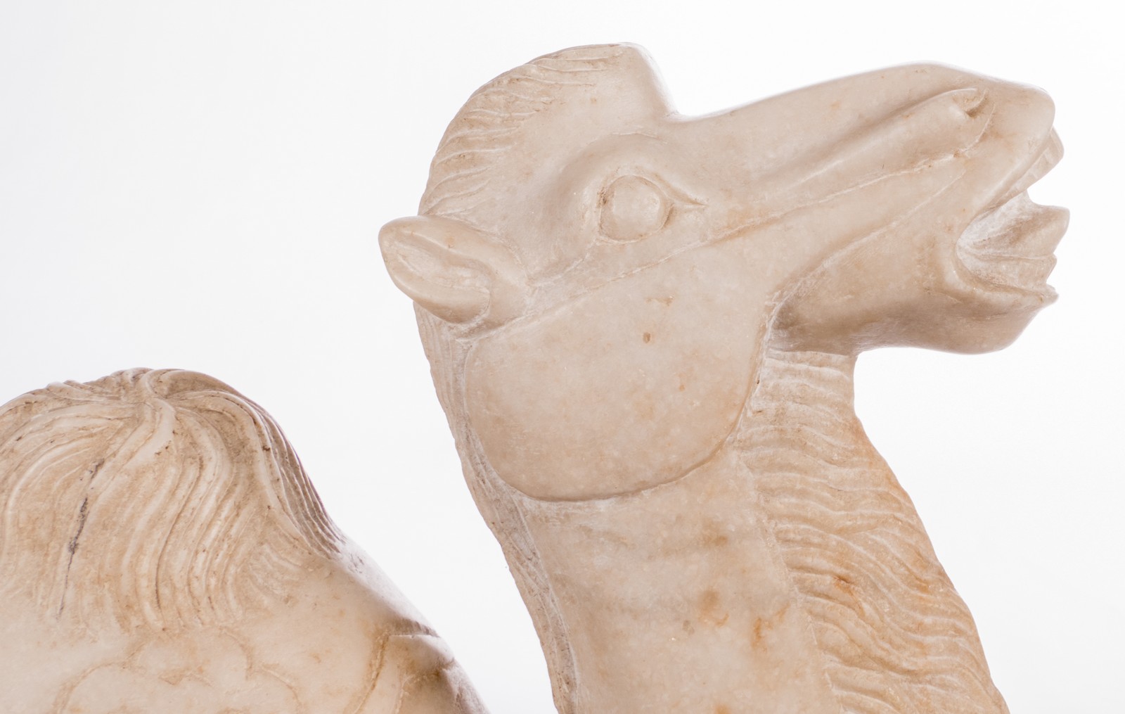 A pair of Oriental white marble carved camels, H 50,5 - 51 - D 17 - L 43,5 cm - Image 5 of 6