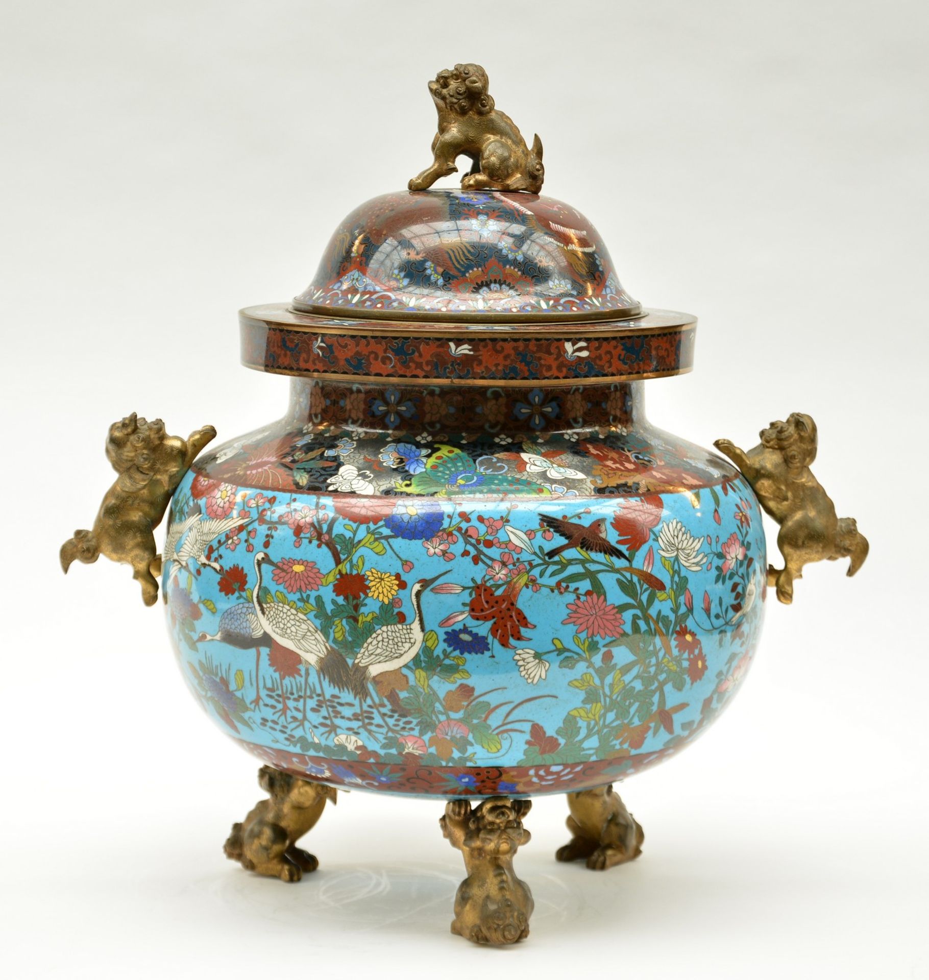 A Chinese cloisonné vase and cover, decorated with animals and floral motifs, the gilt bronze - Bild 5 aus 18