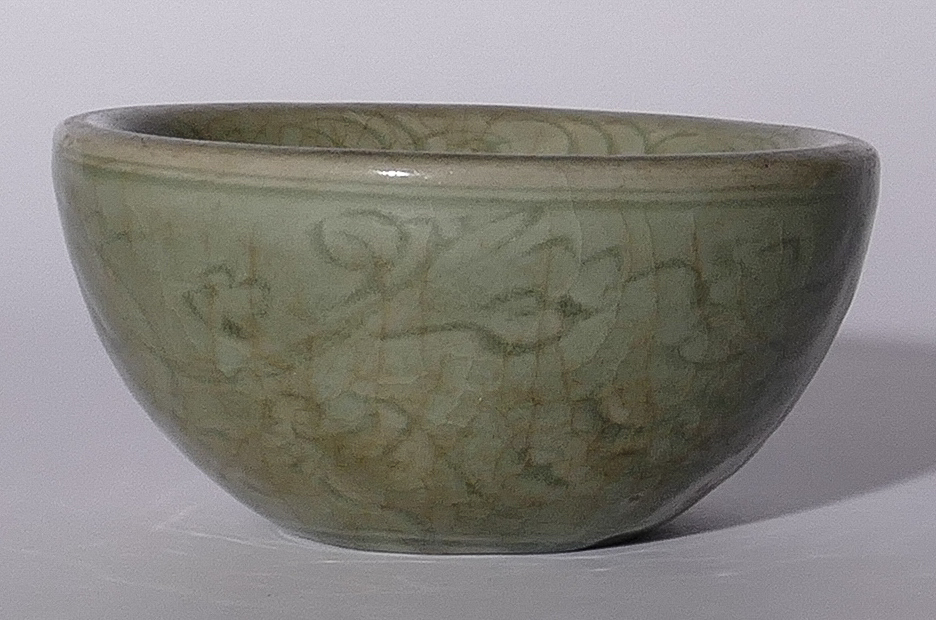 A celadon crackleware stoneware bowl, H 7 - Diameter 14,5 cm - Image 6 of 8