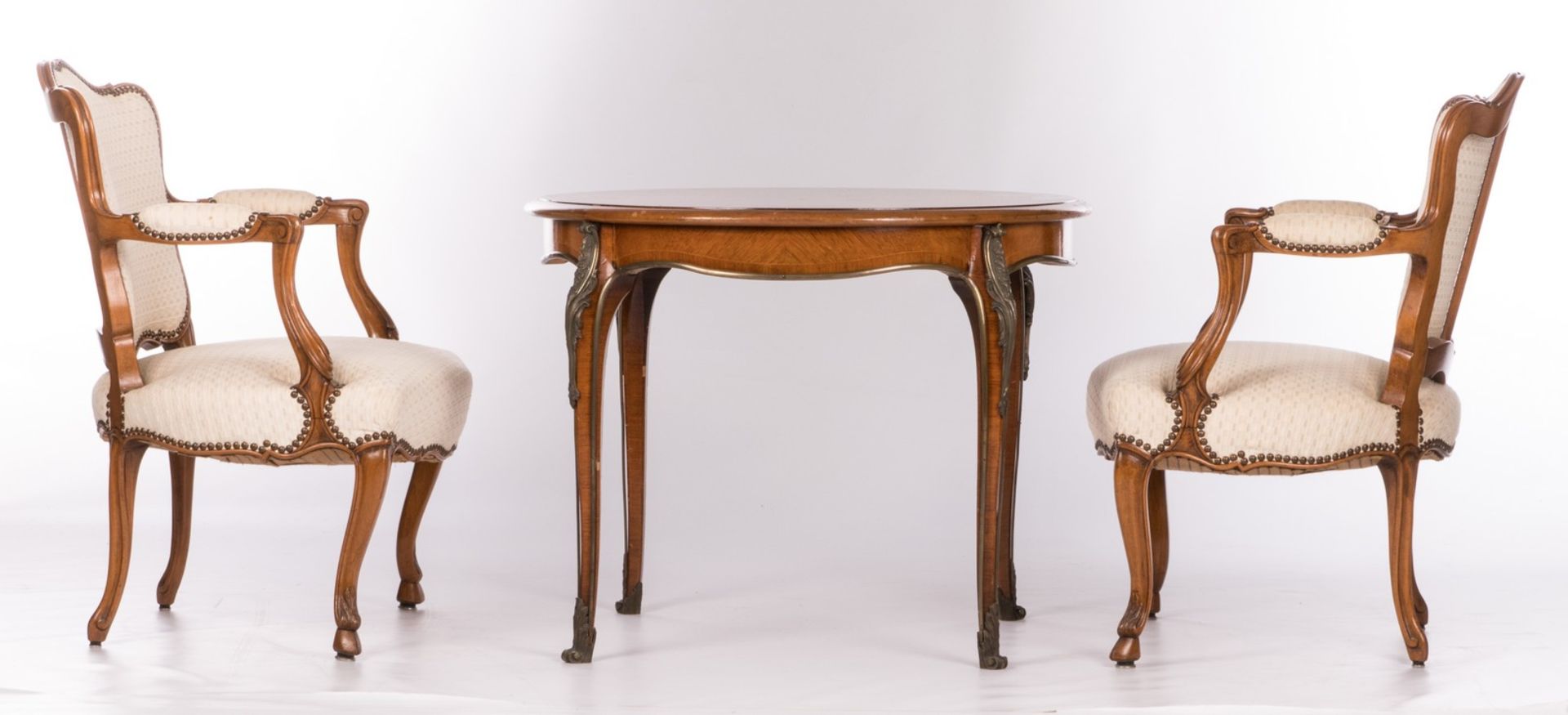 A three part LXV style sculpted cherrywood drawing room set, measures sopha H 79 - W 220 - D 94 - Bild 8 aus 17