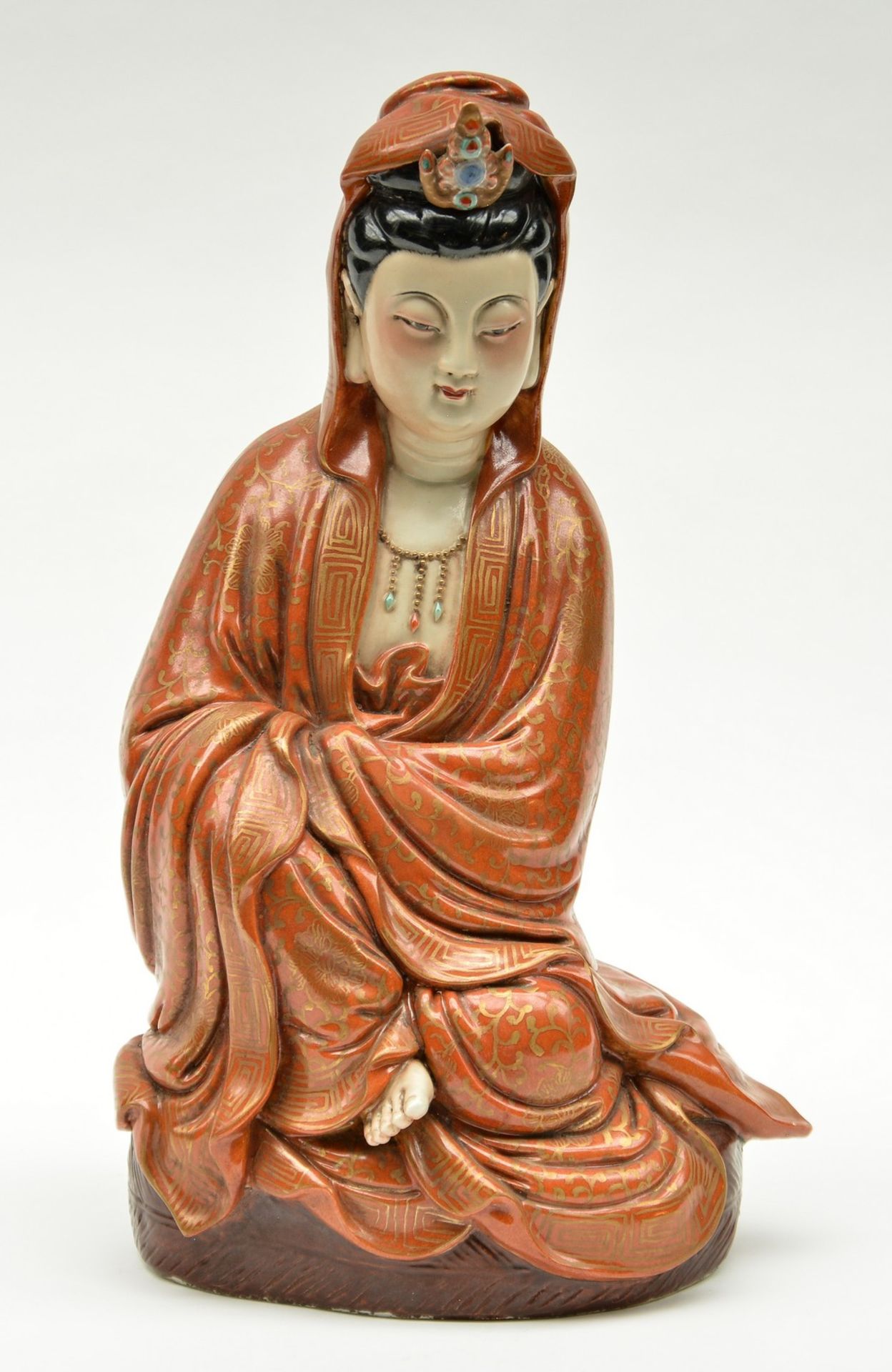 A Chinese polychrome decorated Guanyin, H 36 cm - Bild 9 aus 9